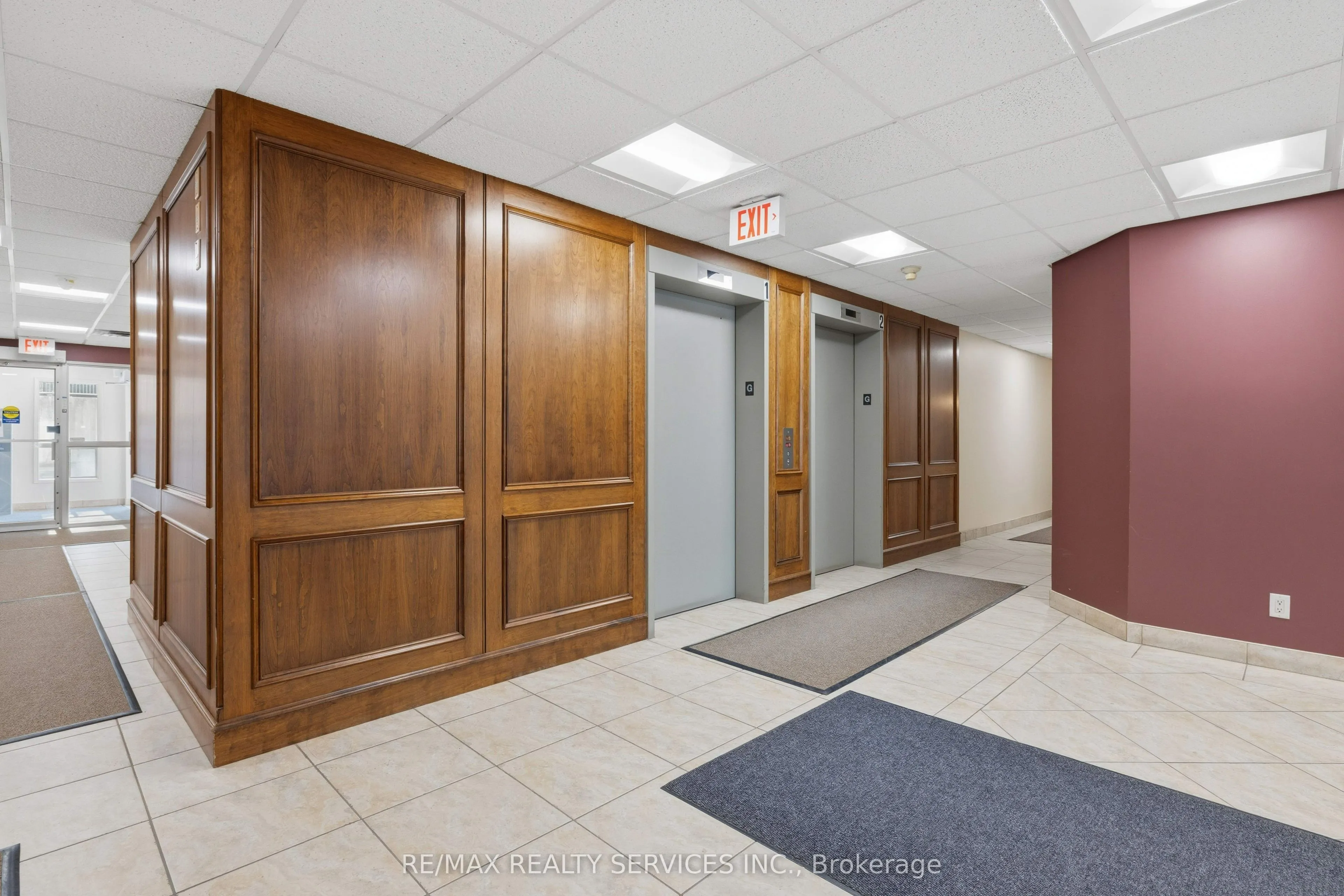 350 Wellington Street #212
