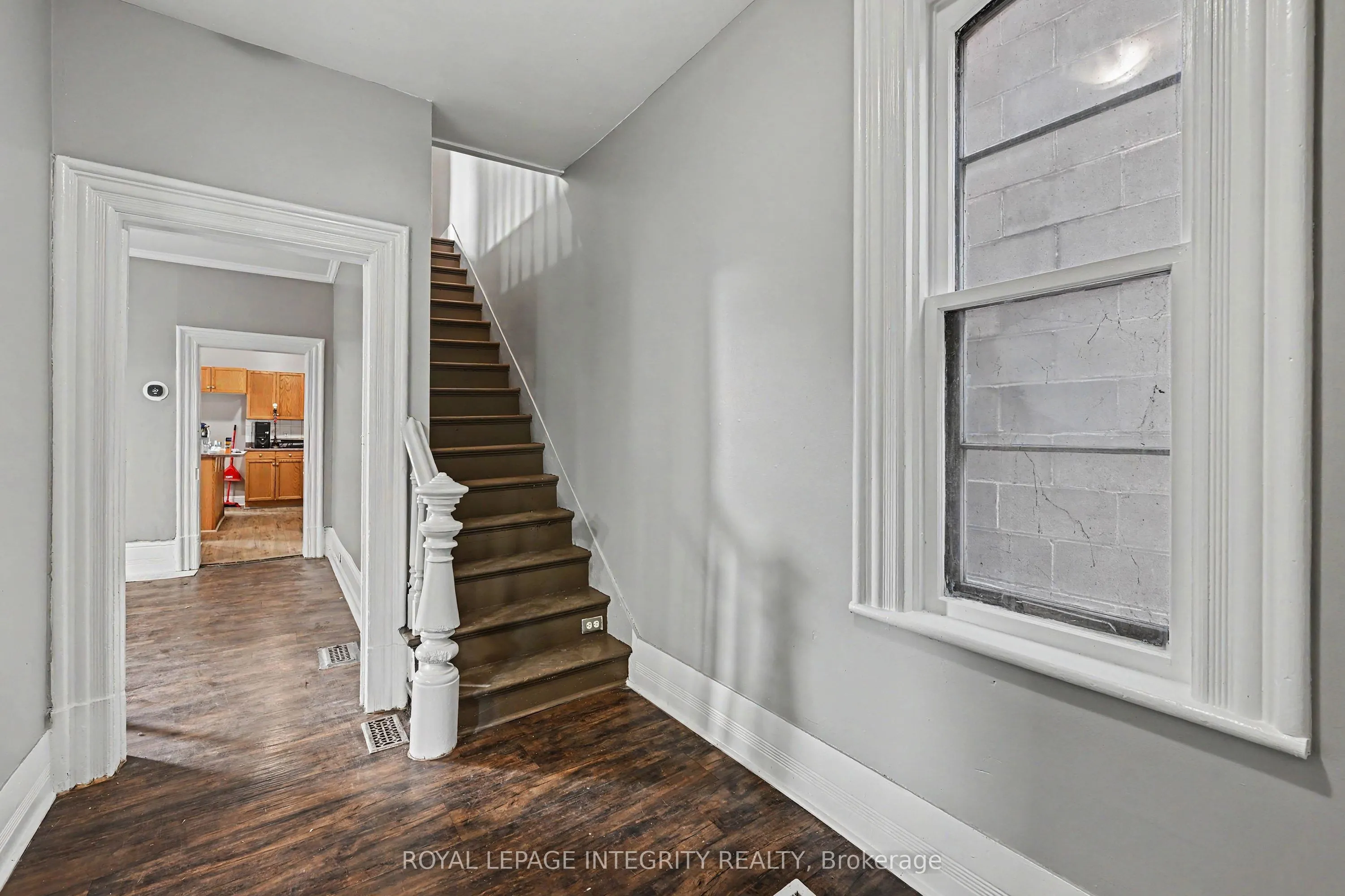42 Elmsley Street S