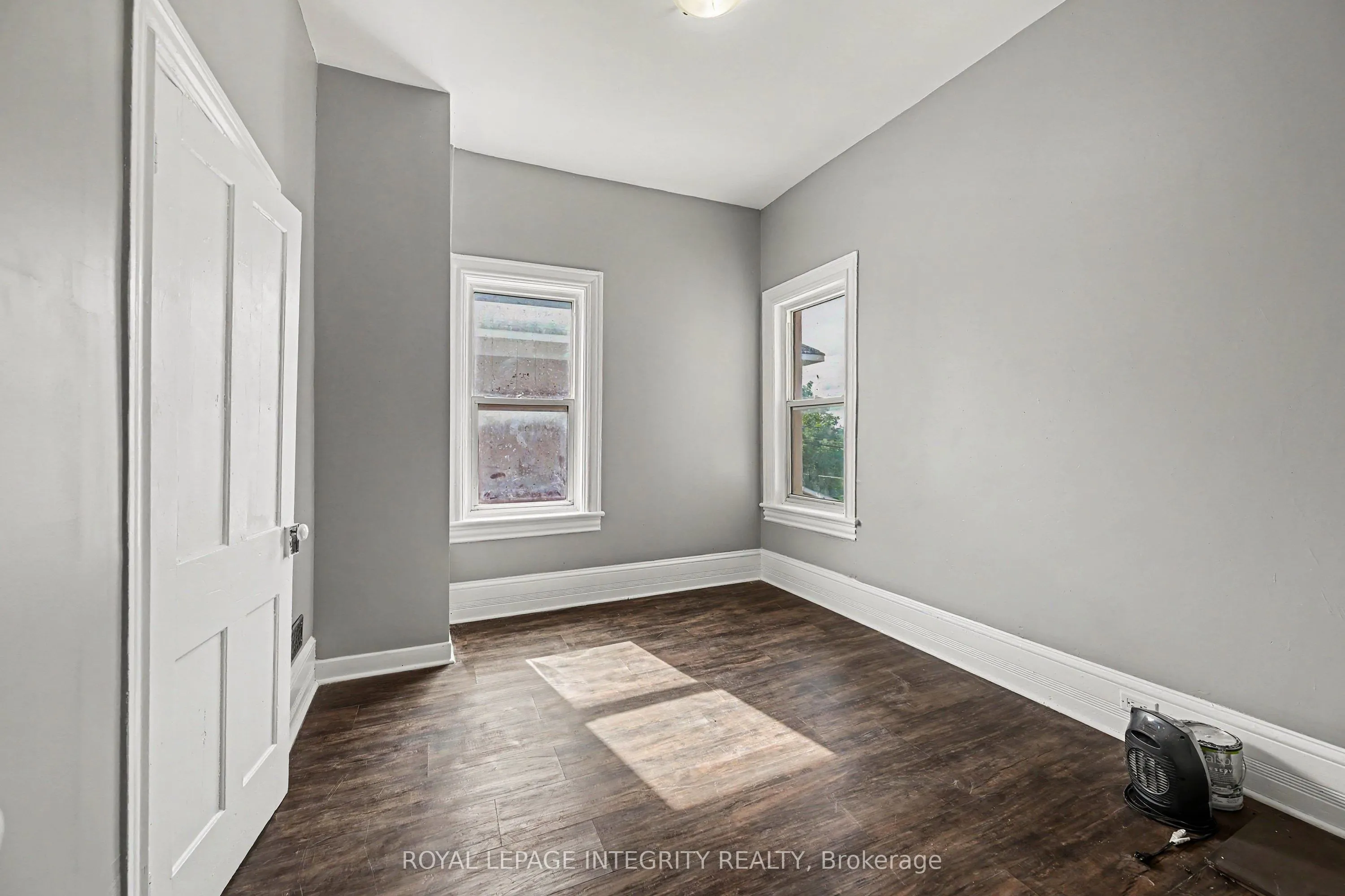 42 Elmsley Street S