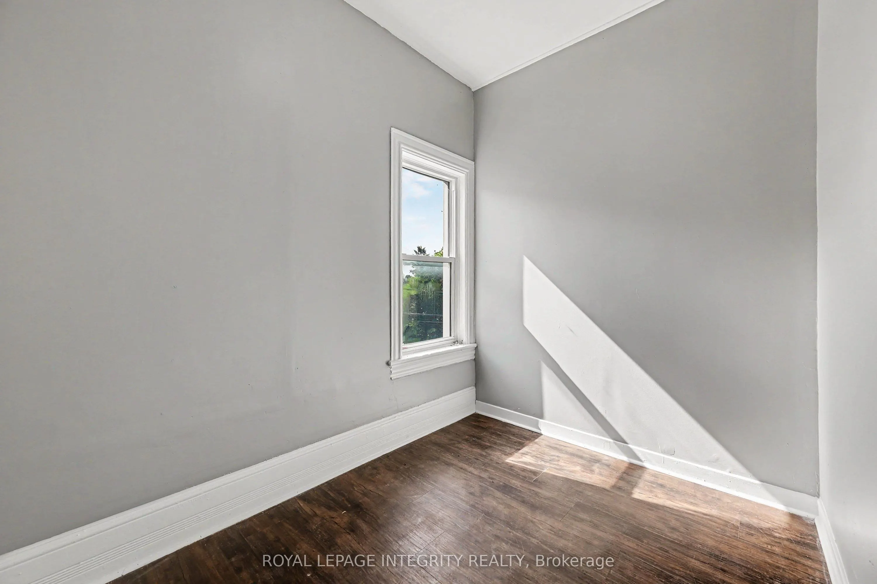 42 Elmsley Street S