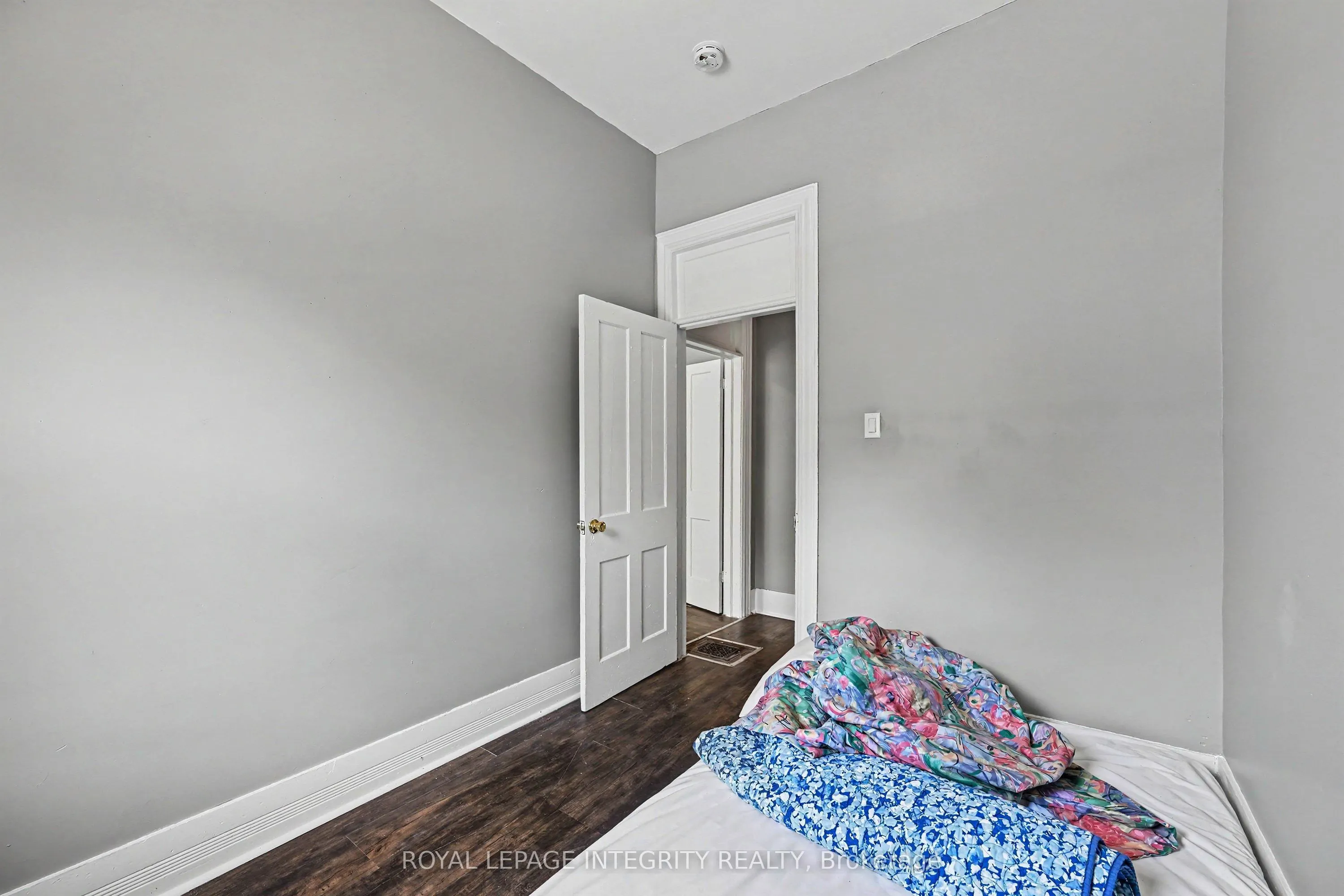 42 Elmsley Street S