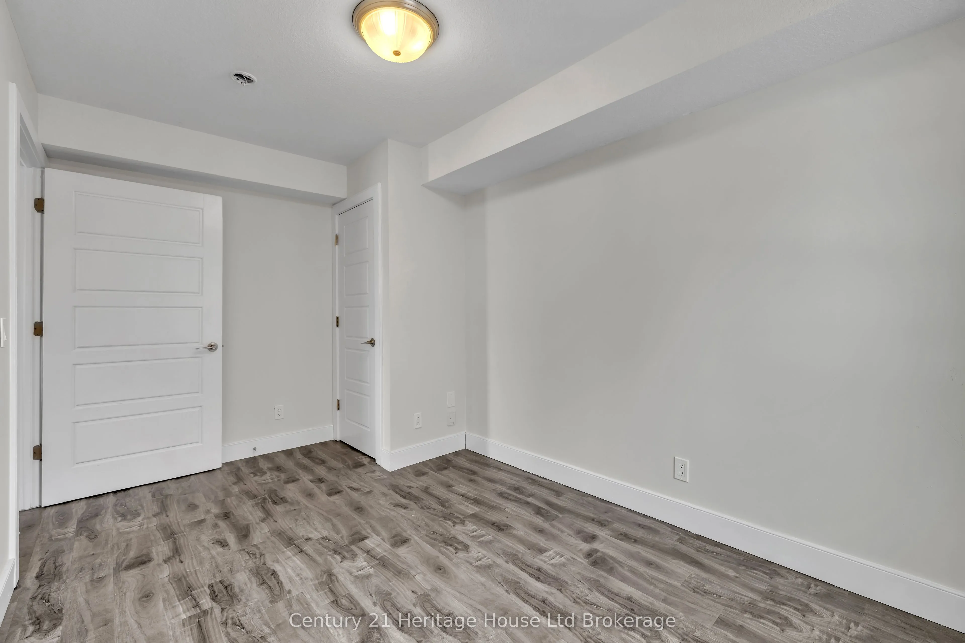 34 Brock Street #201
