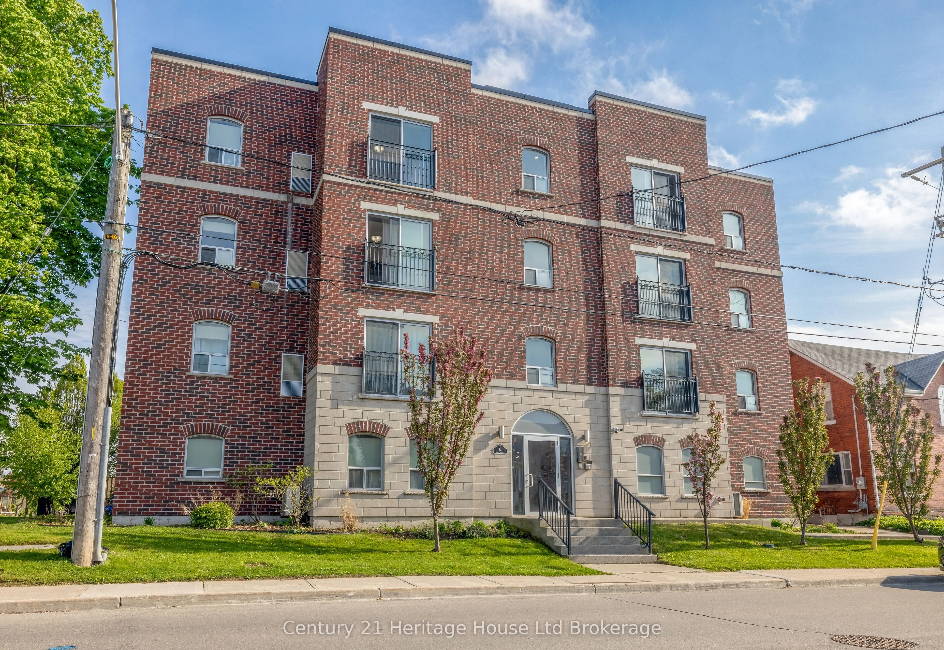 34 Brock Street #201