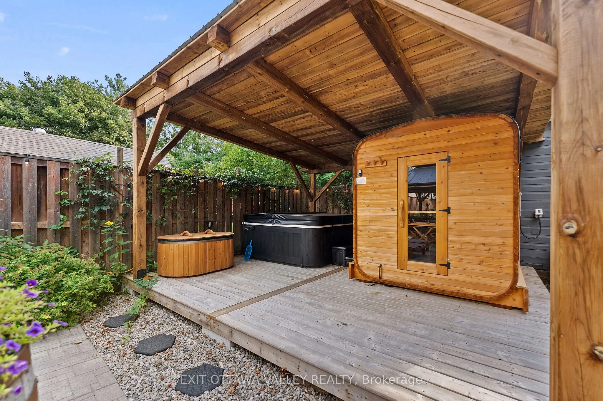 1739 Beachburg Road