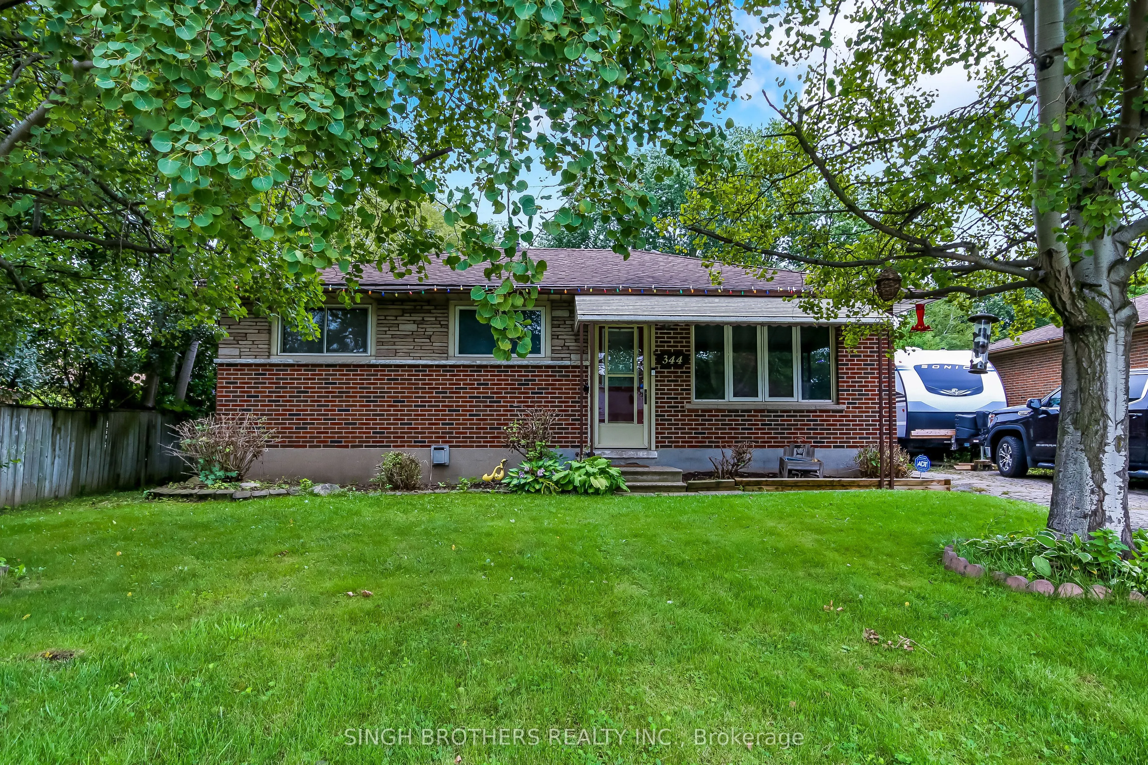 344 Springbank Avenue N