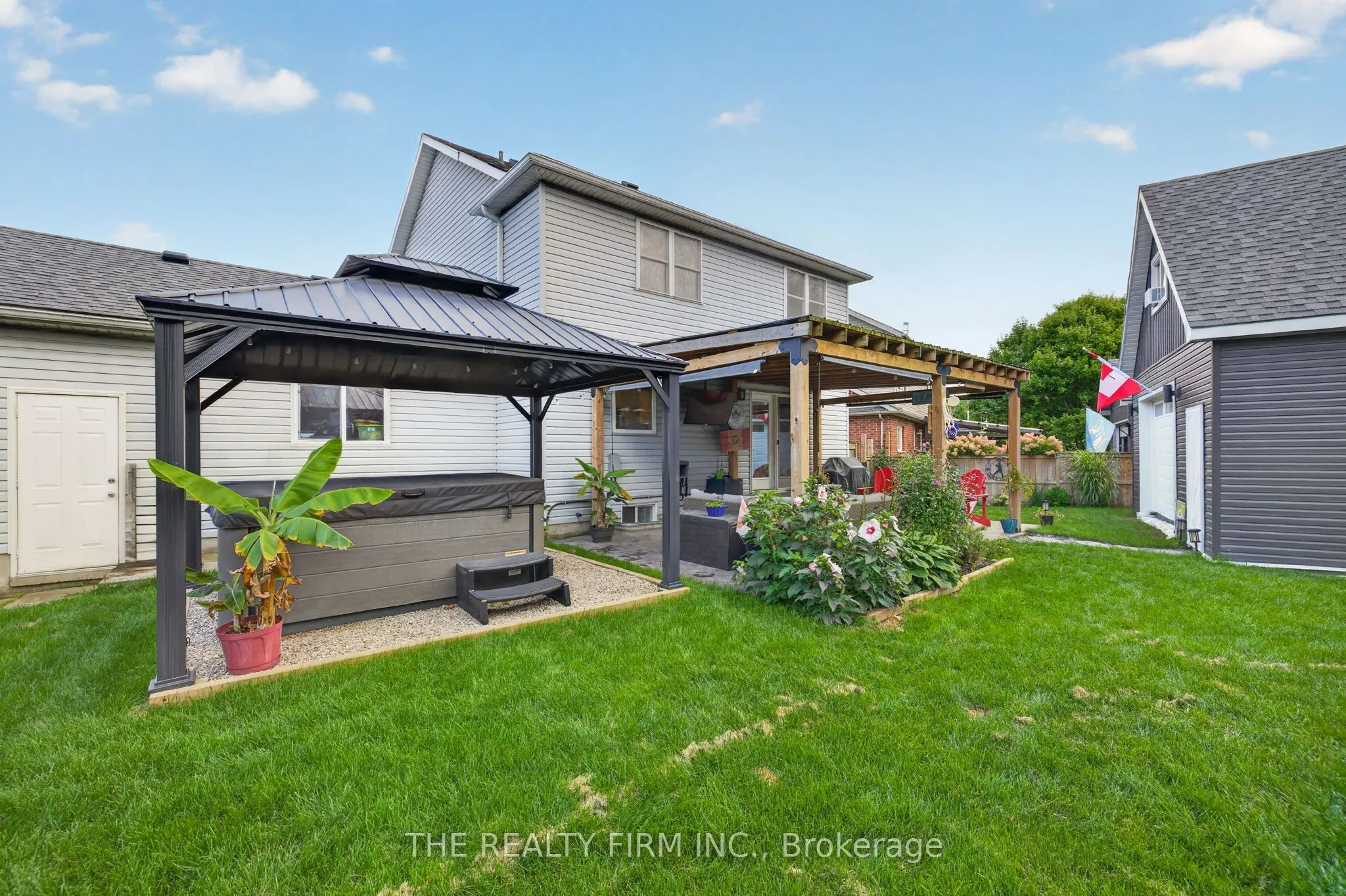 6 Oakdale Place