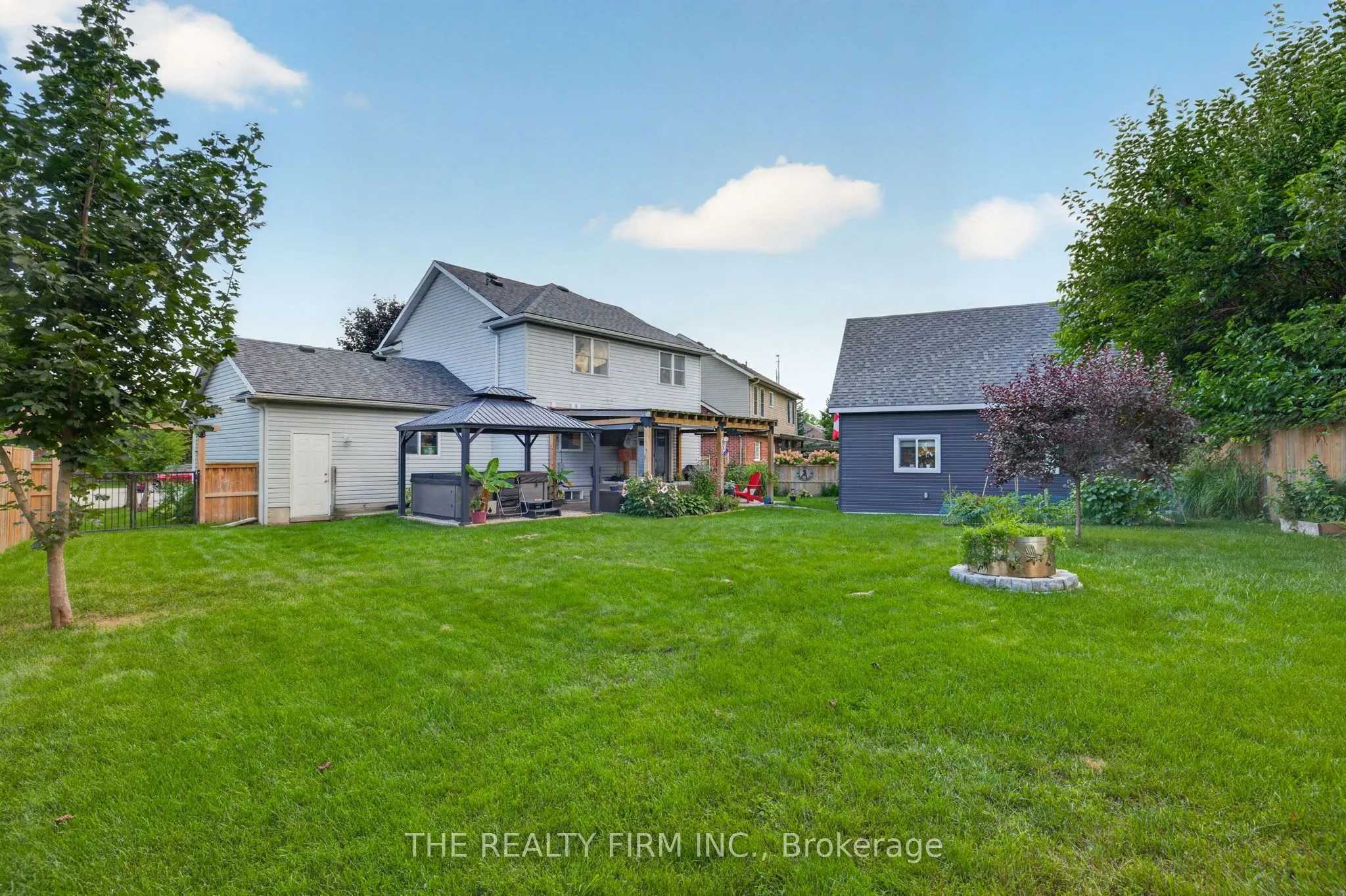 6 Oakdale Place