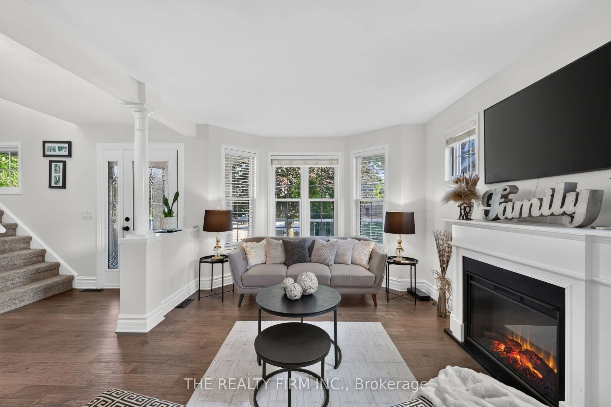 6 Oakdale Place