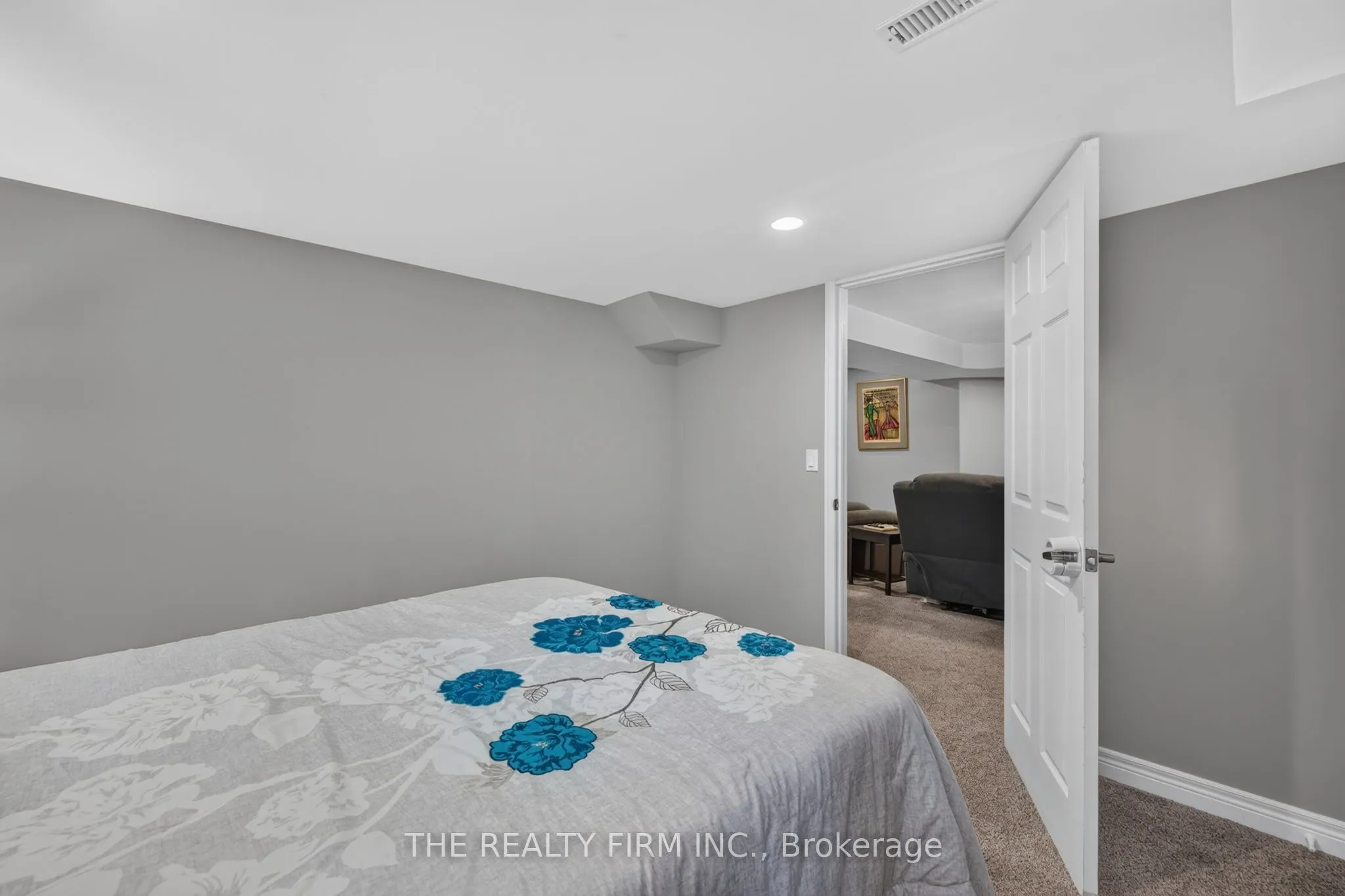 6 Oakdale Place