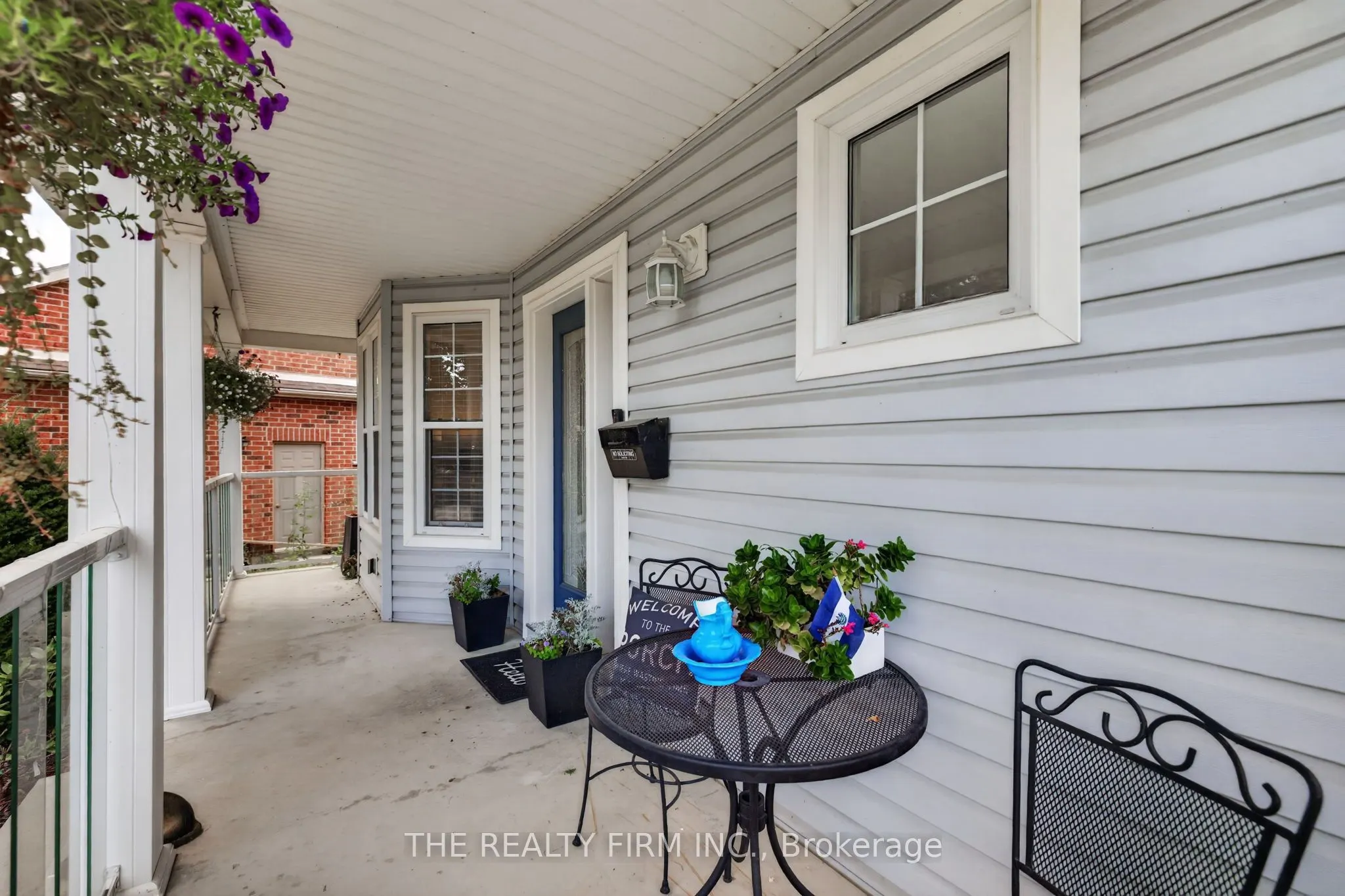6 Oakdale Place