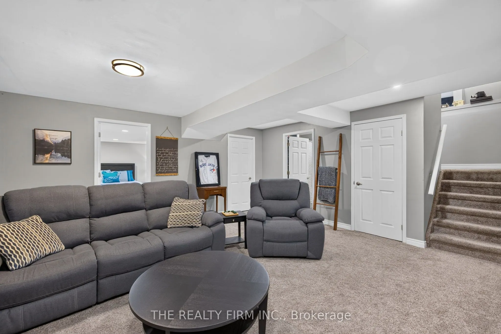 6 Oakdale Place