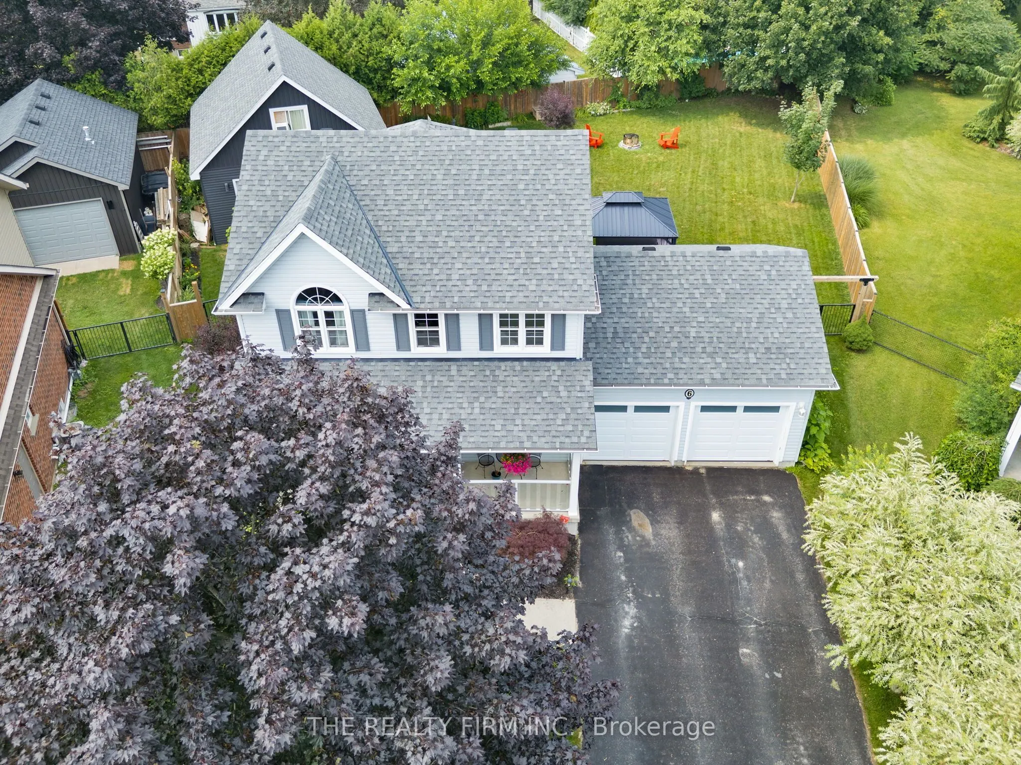 6 Oakdale Place