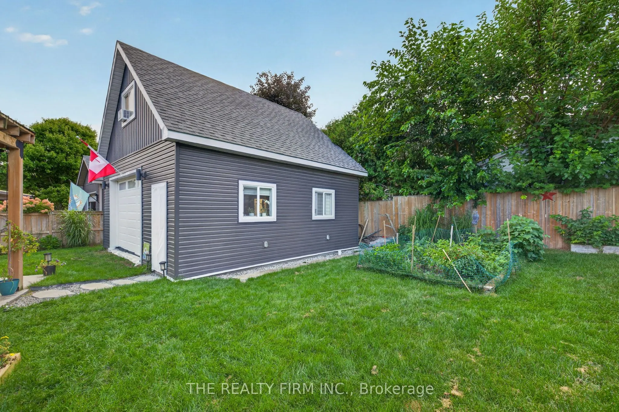 6 Oakdale Place