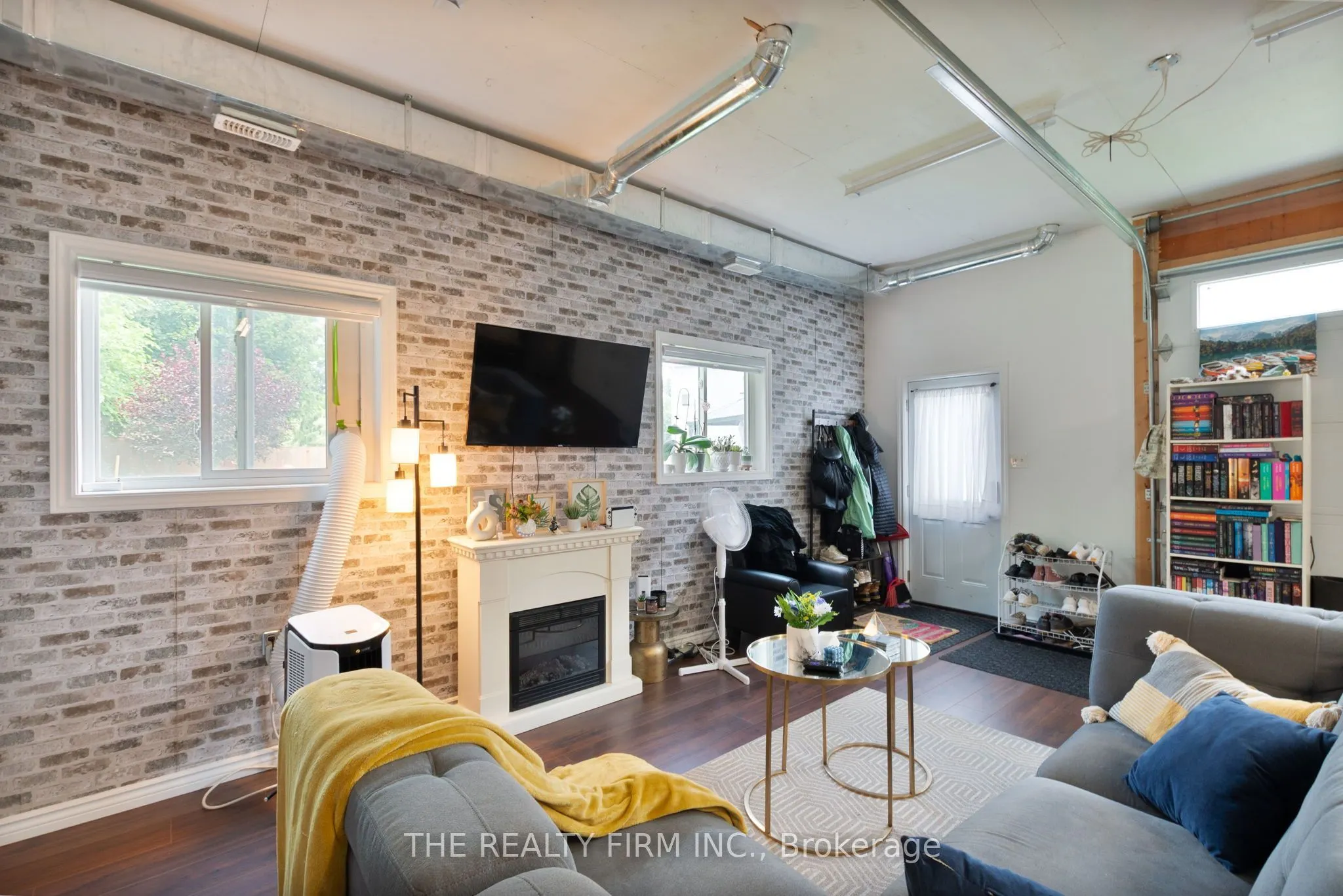 6 Oakdale Place