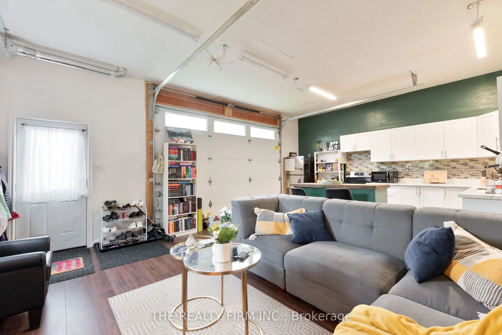 6 Oakdale Place