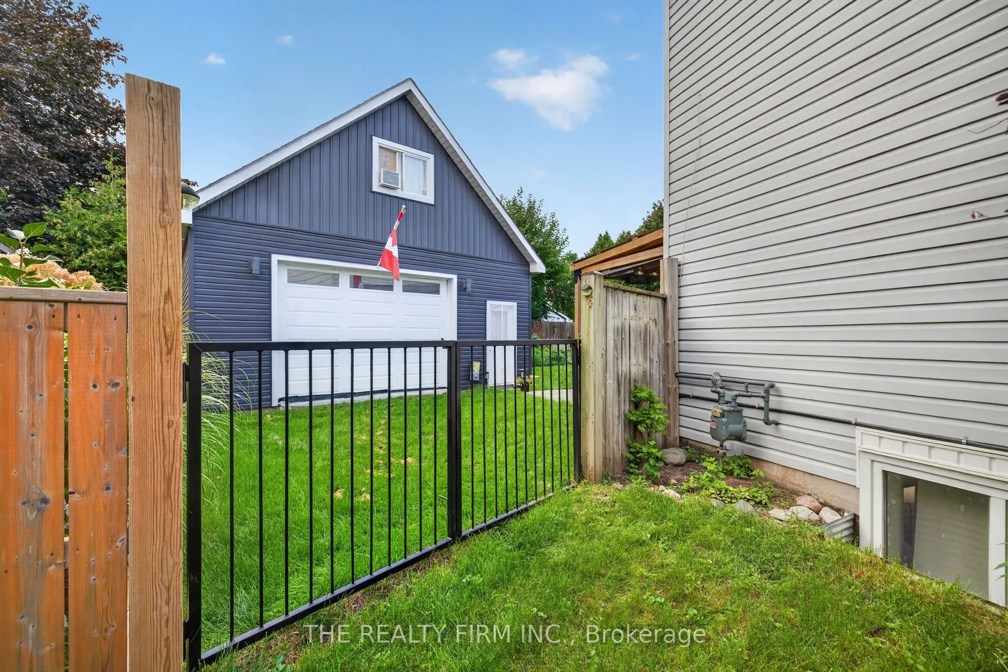 6 Oakdale Place