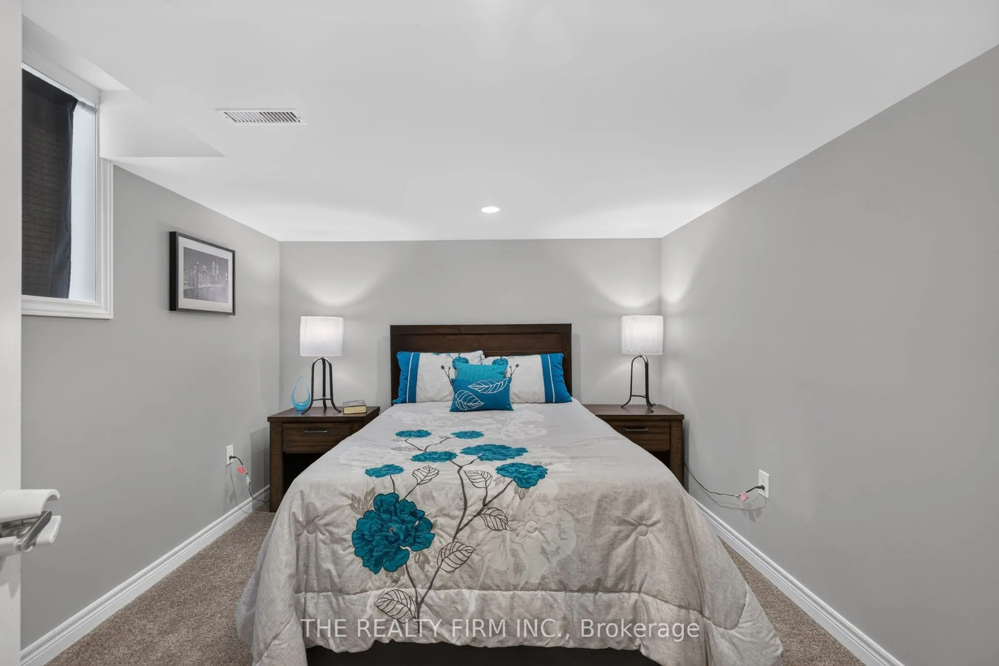6 Oakdale Place