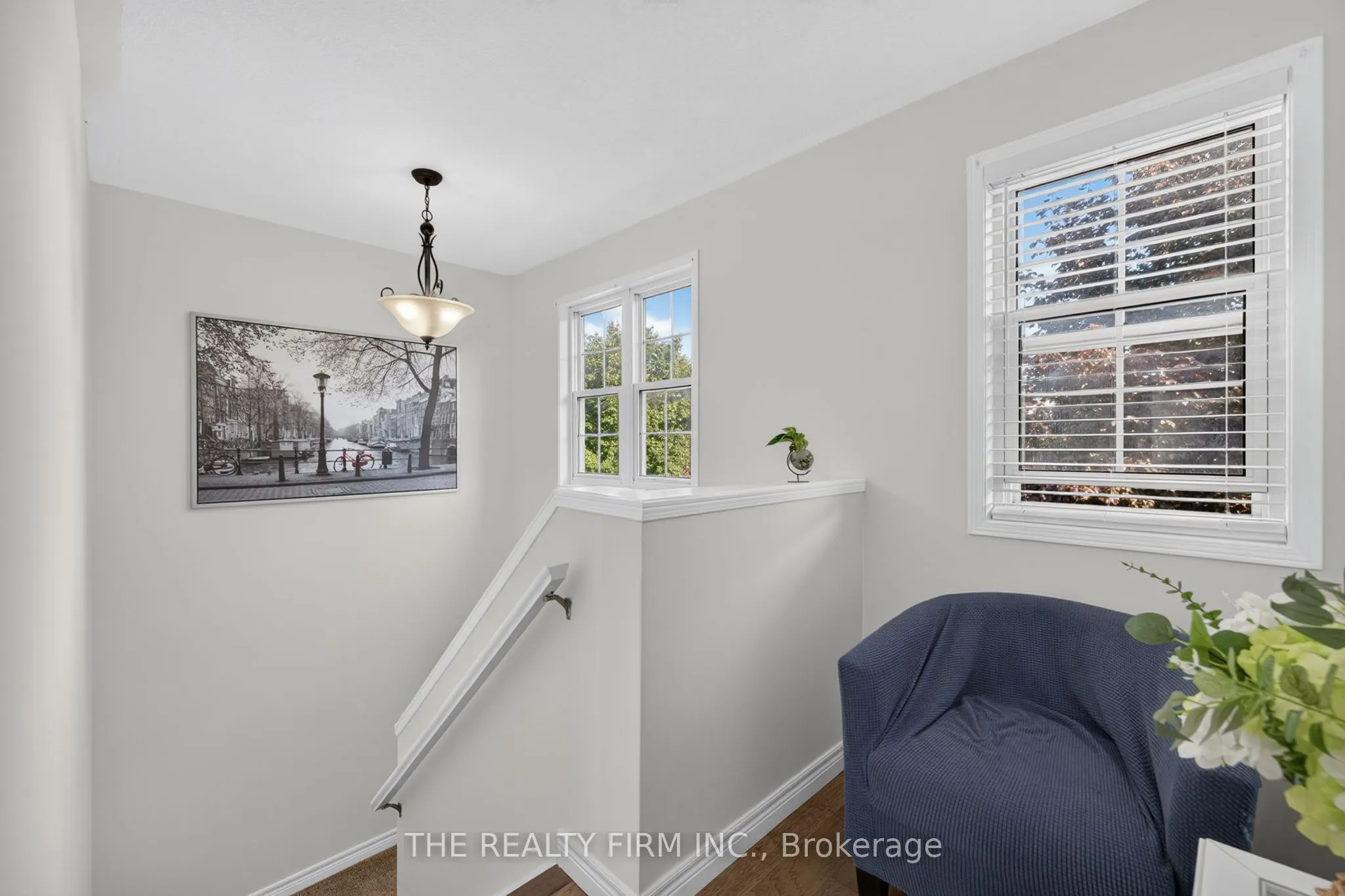 6 Oakdale Place