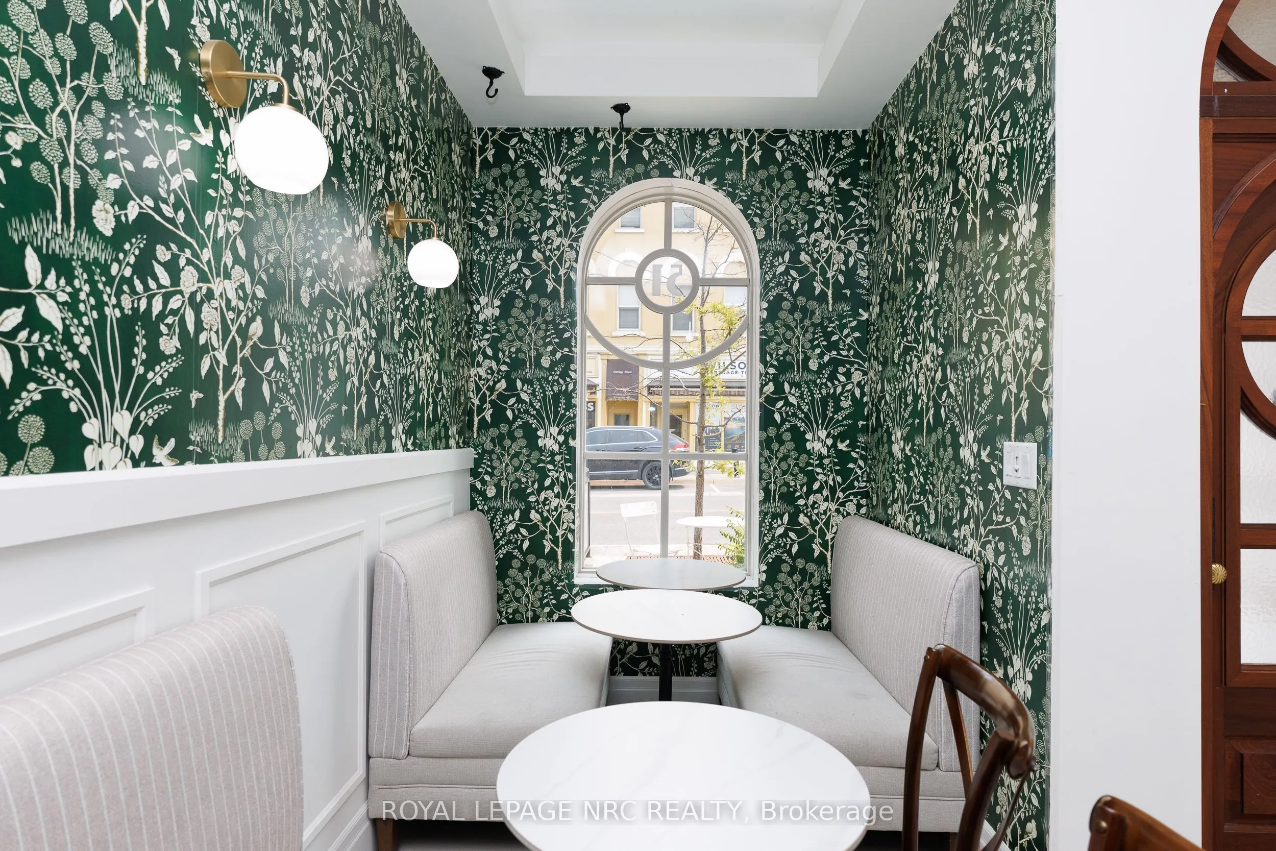 51 Front Street S