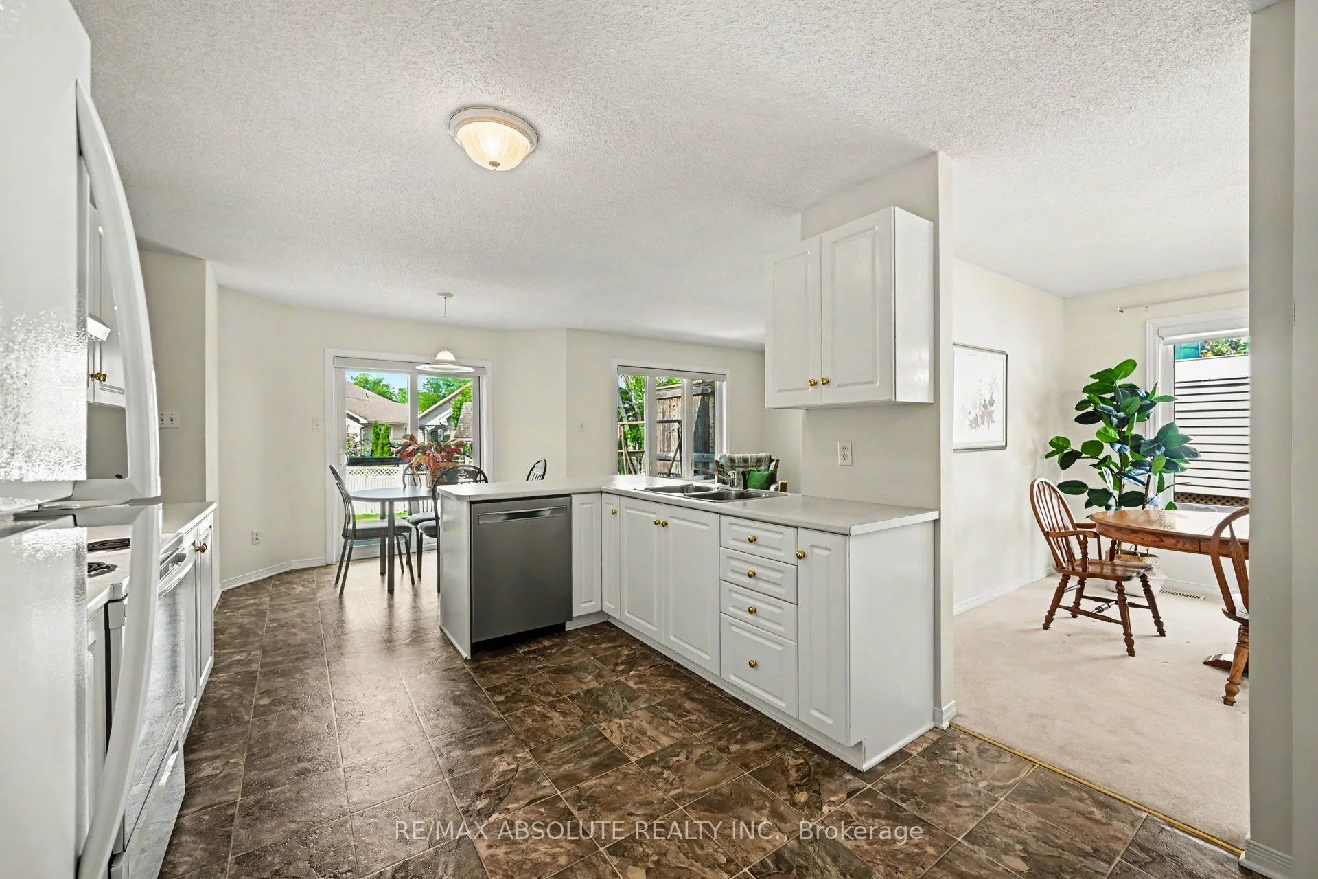 1 River Ridge Crescent