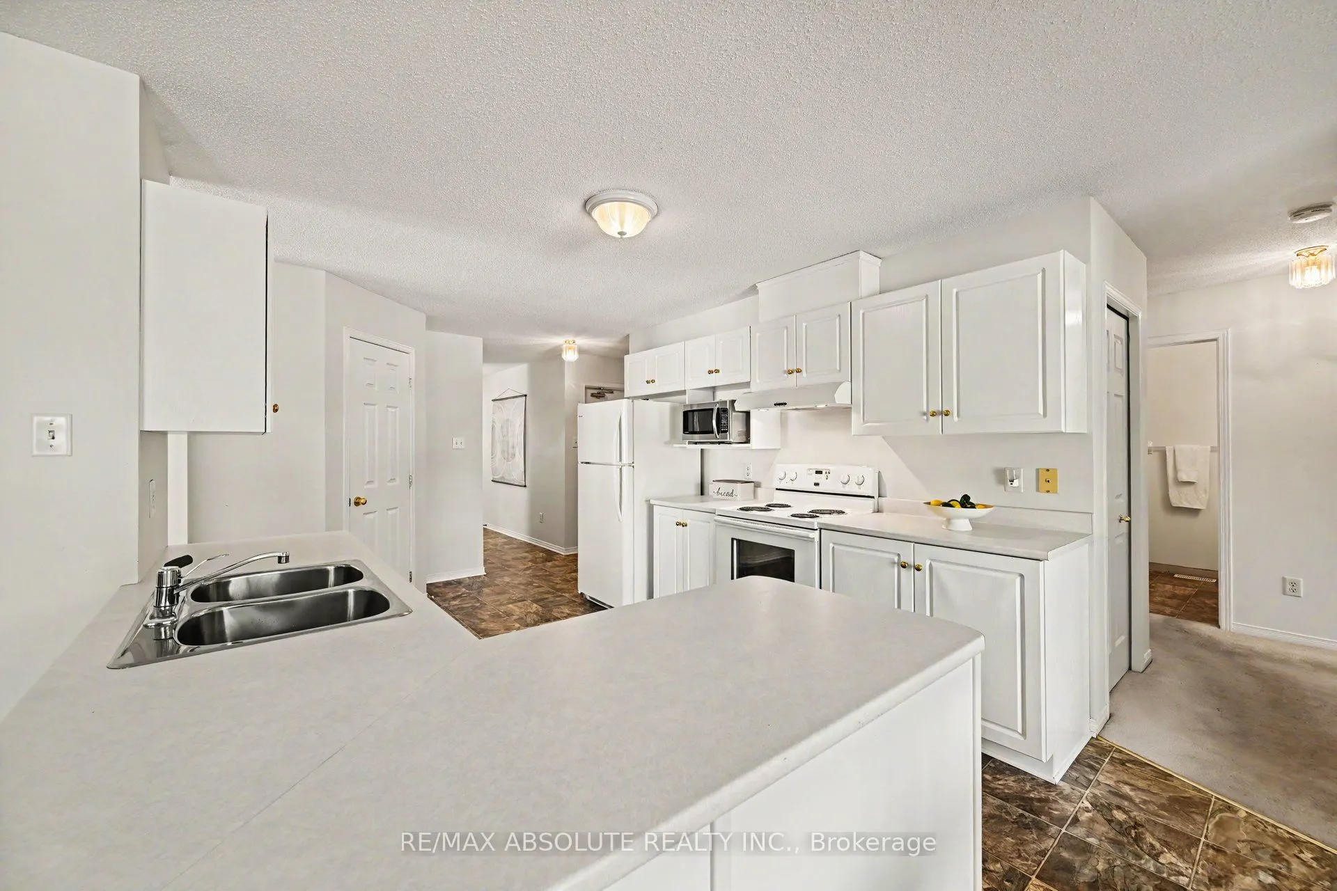 1 River Ridge Crescent