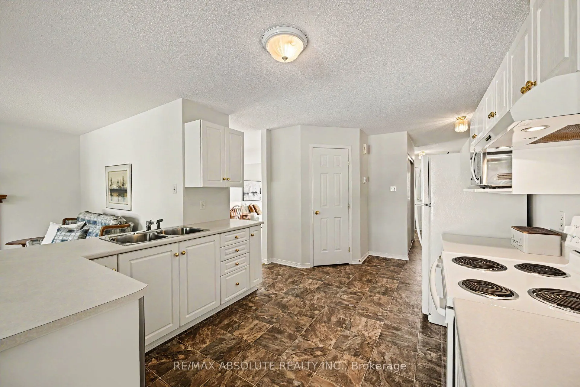 1 River Ridge Crescent