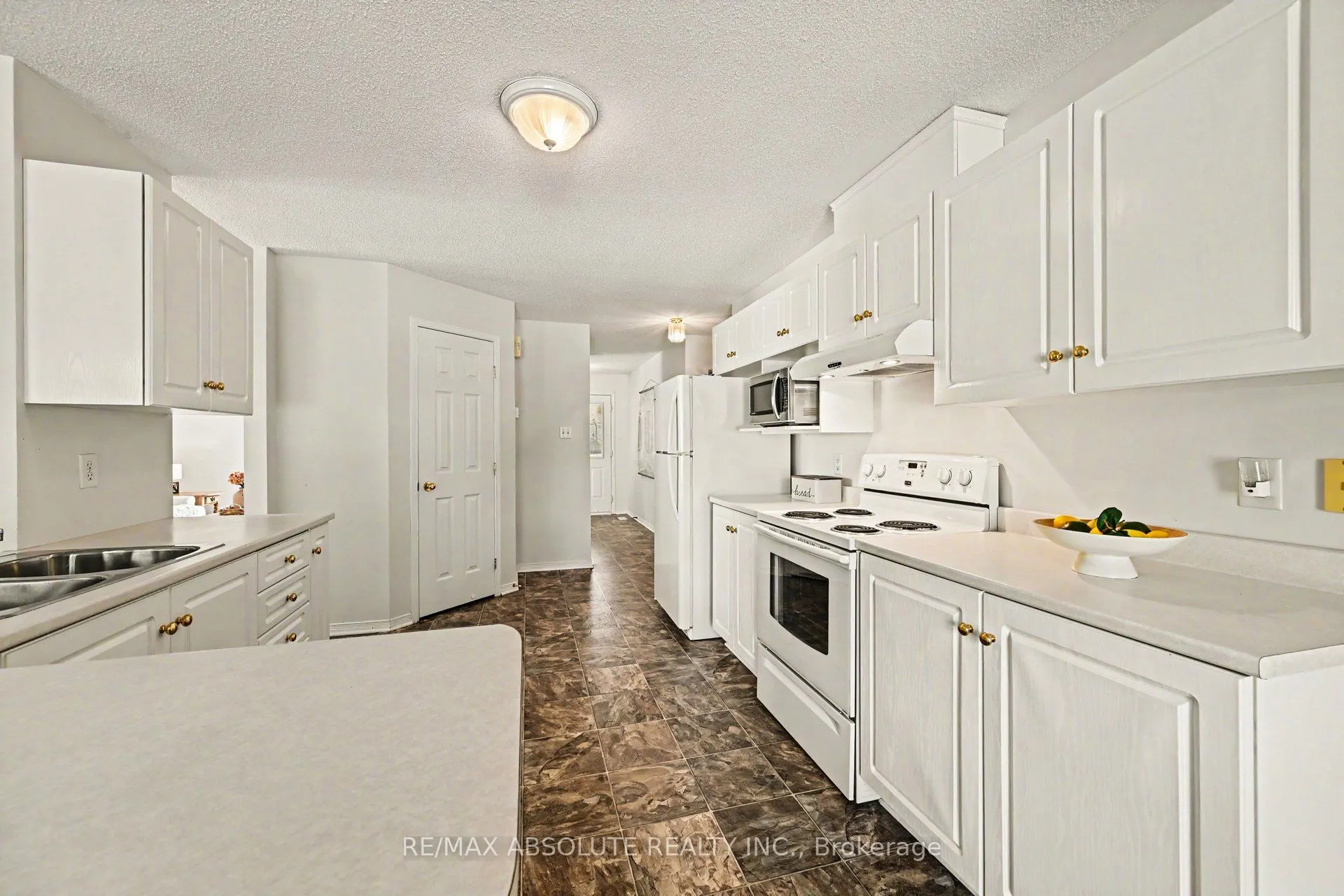 1 River Ridge Crescent