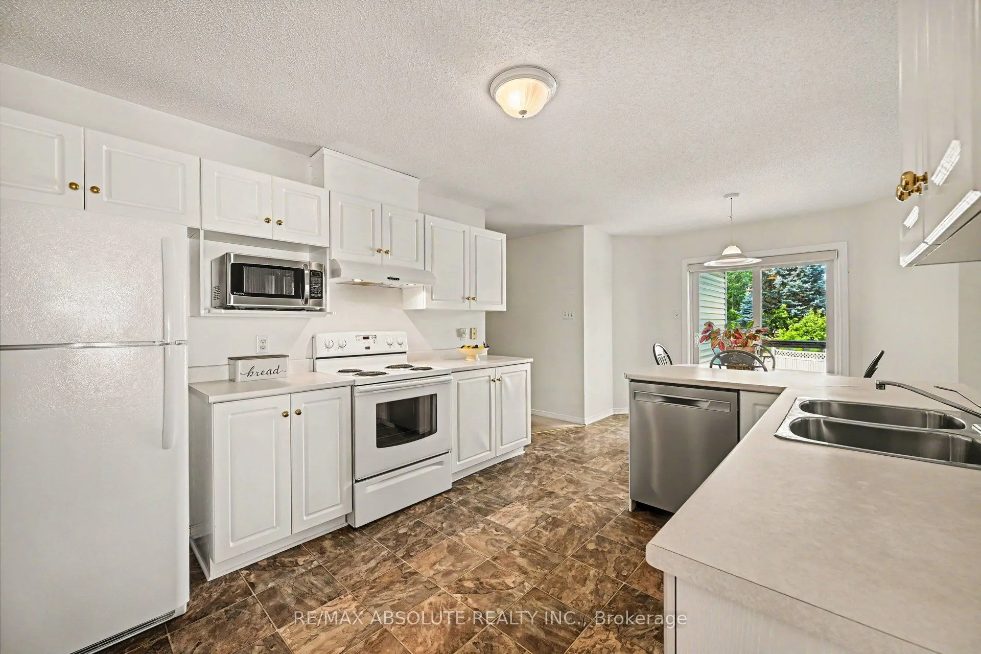 1 River Ridge Crescent
