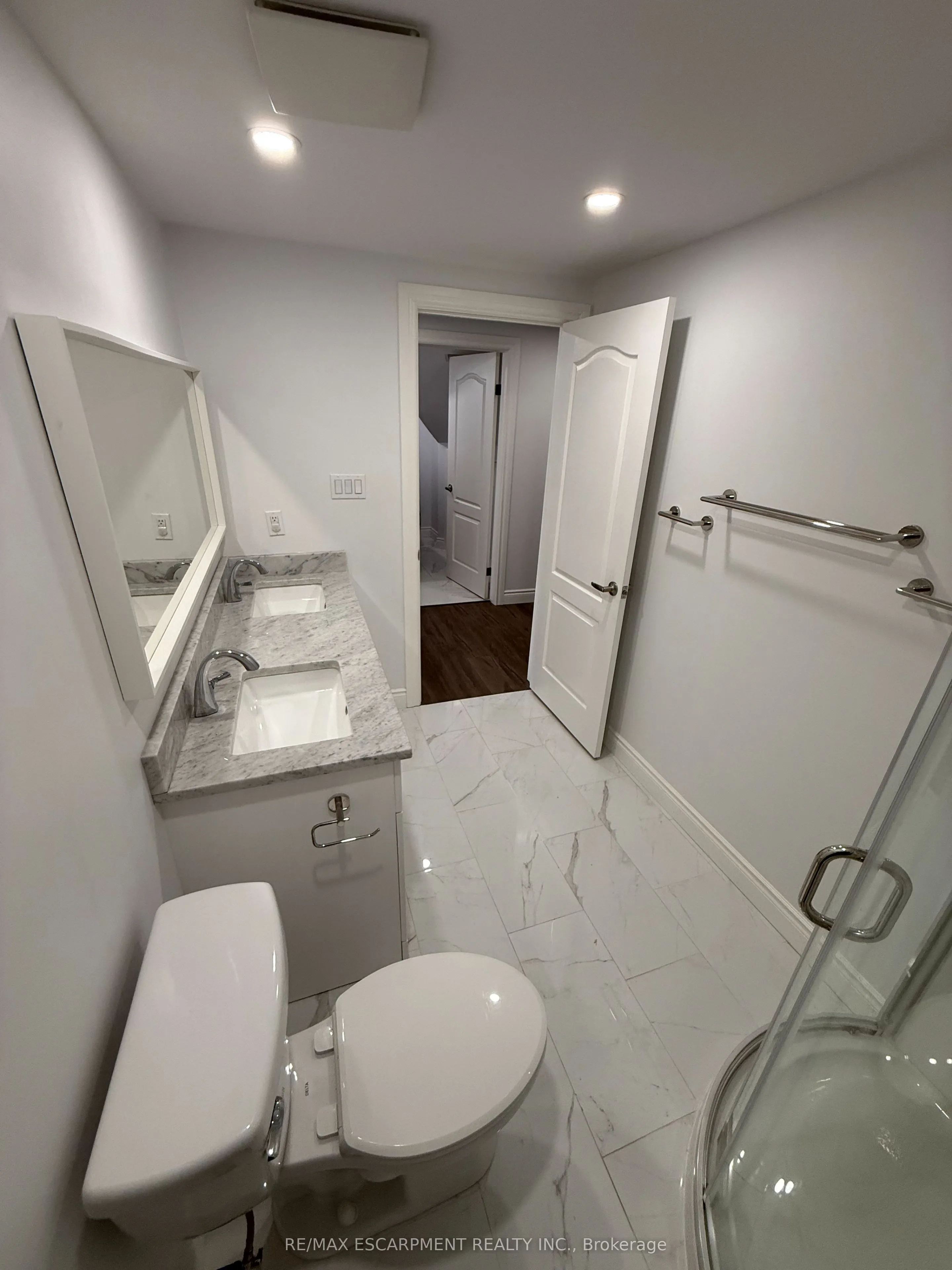 27 DEERFIELD Lane #LOWER
