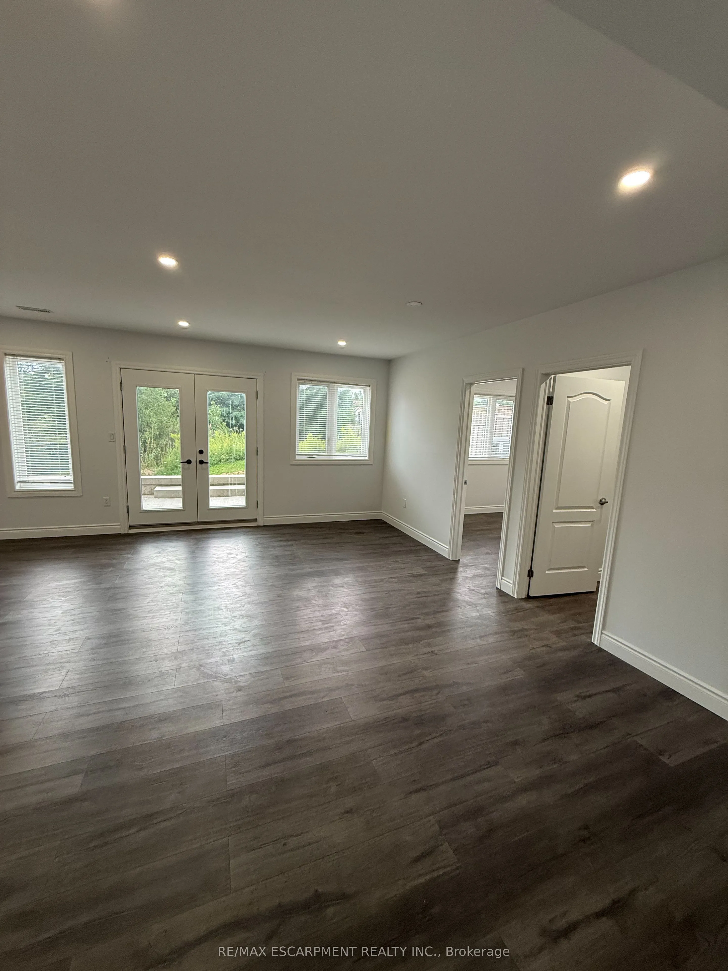 27 DEERFIELD Lane #LOWER