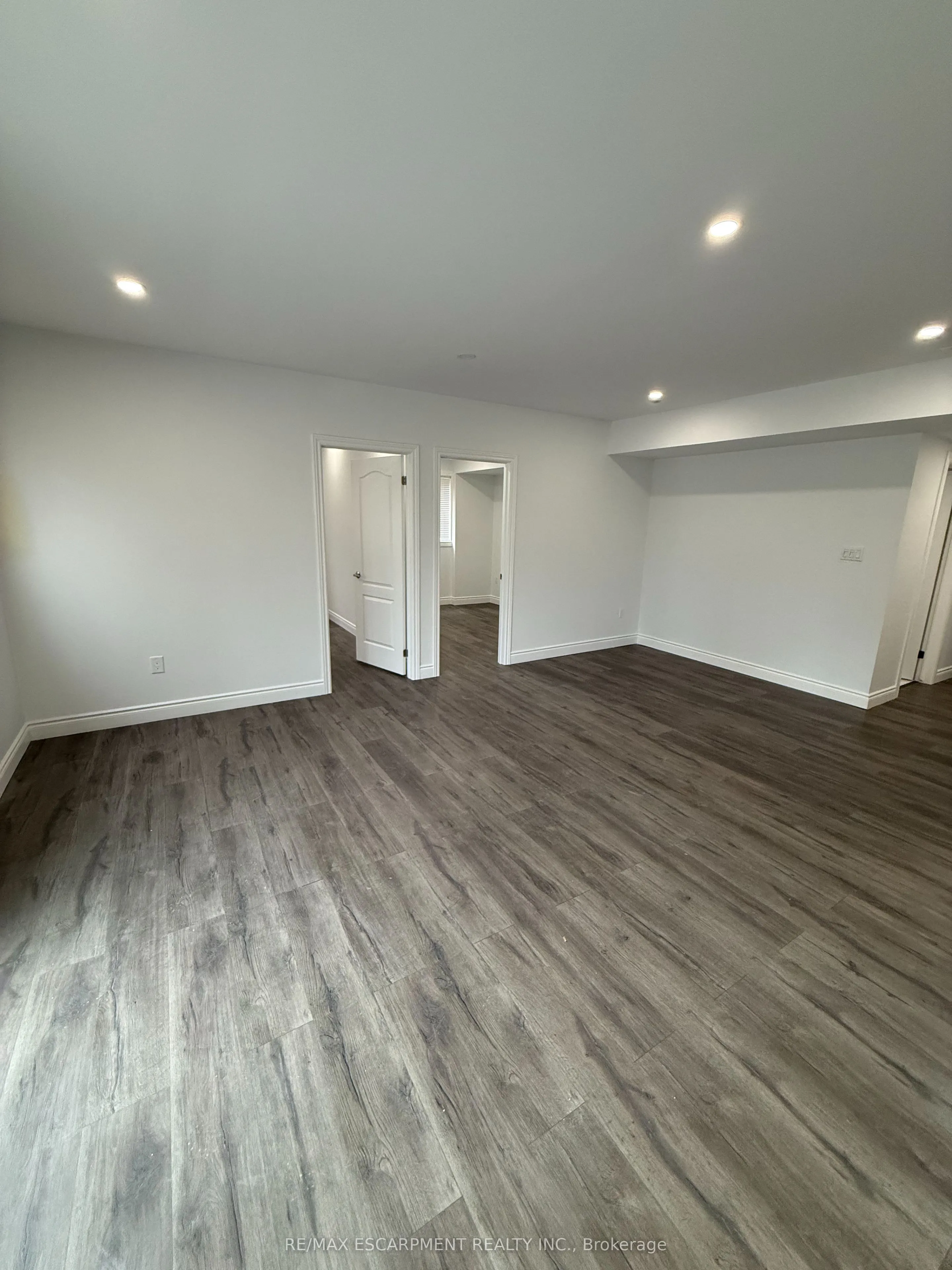 27 DEERFIELD Lane #LOWER