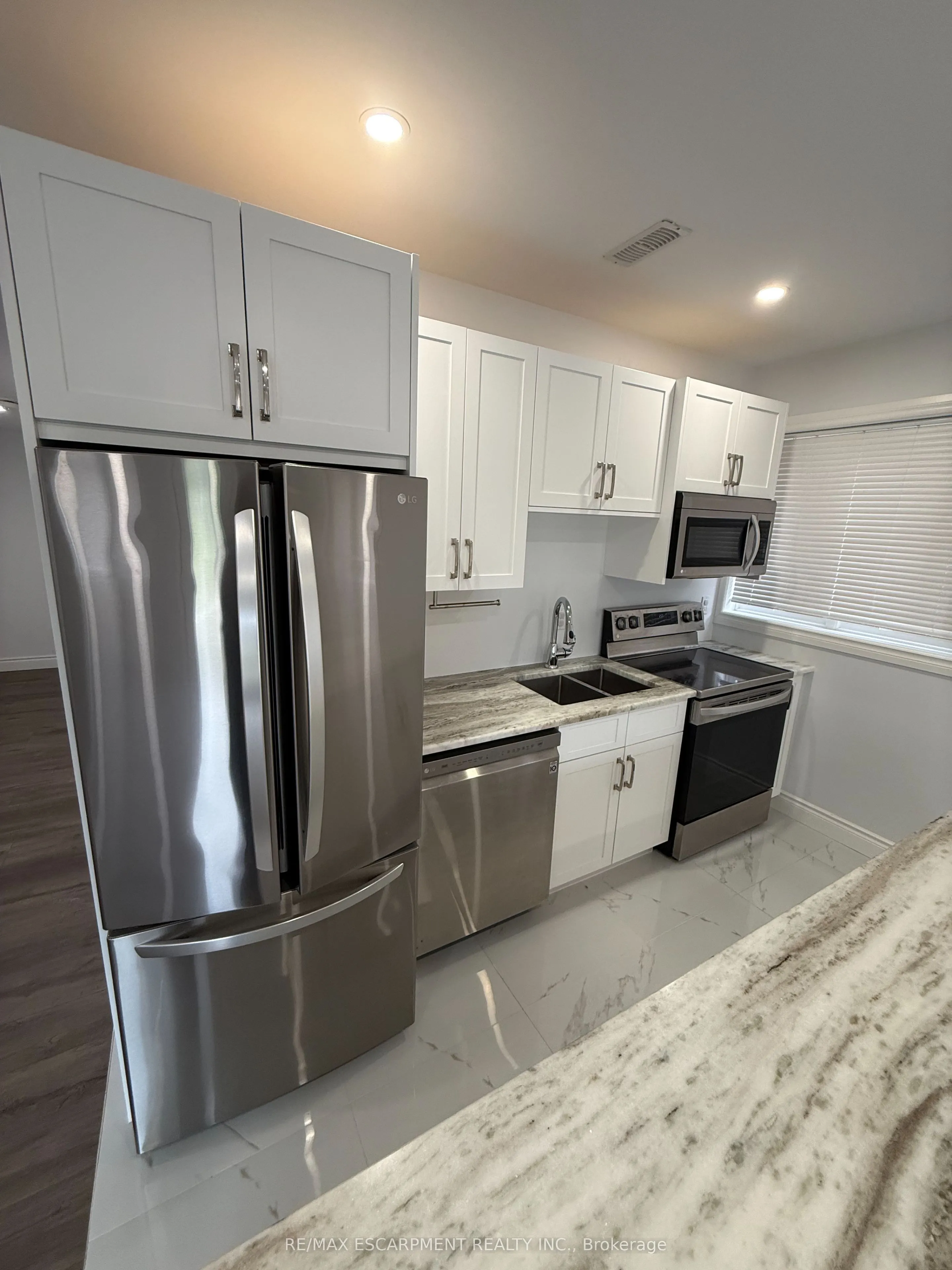 27 DEERFIELD Lane #LOWER