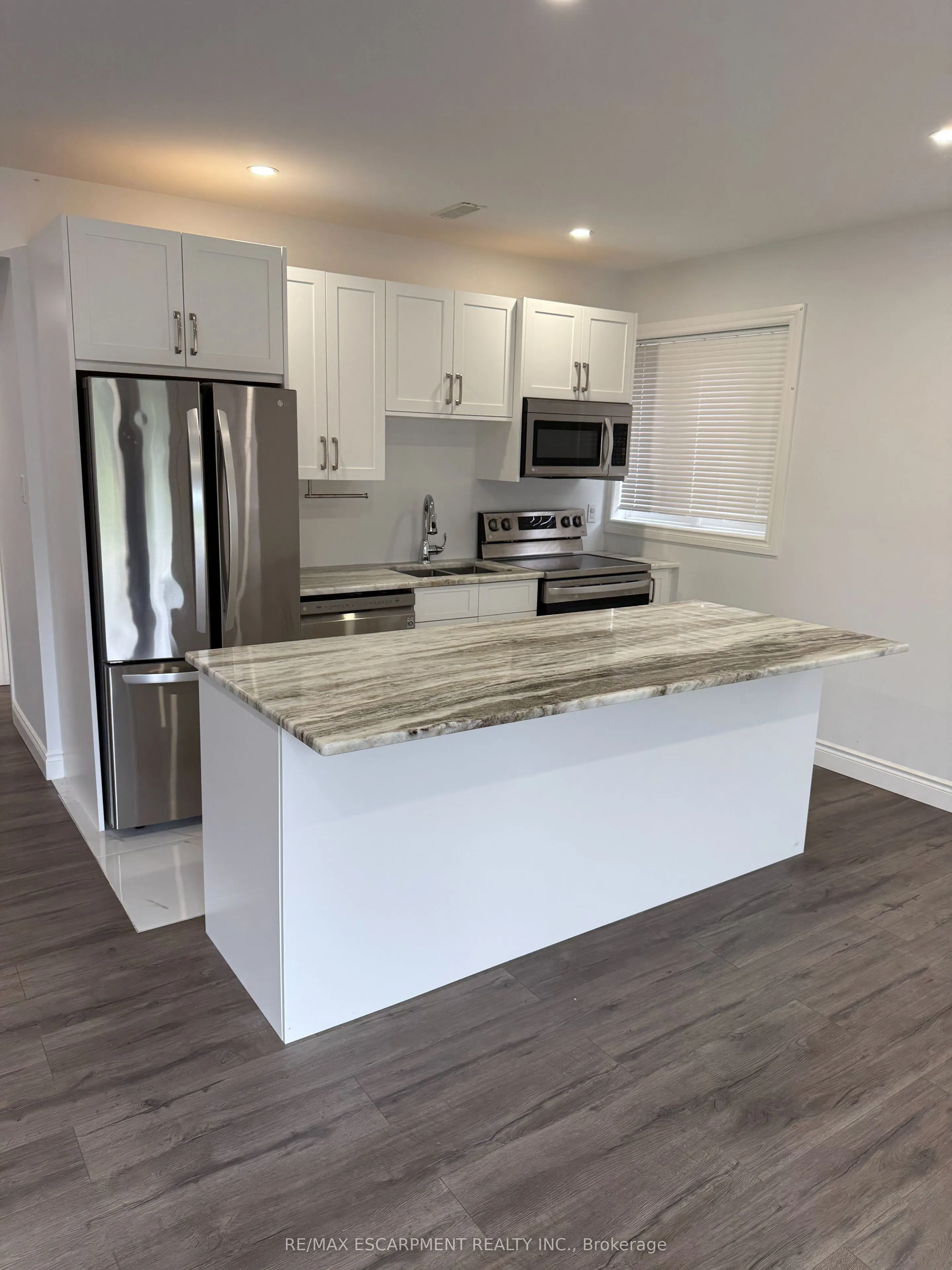 27 DEERFIELD Lane #LOWER