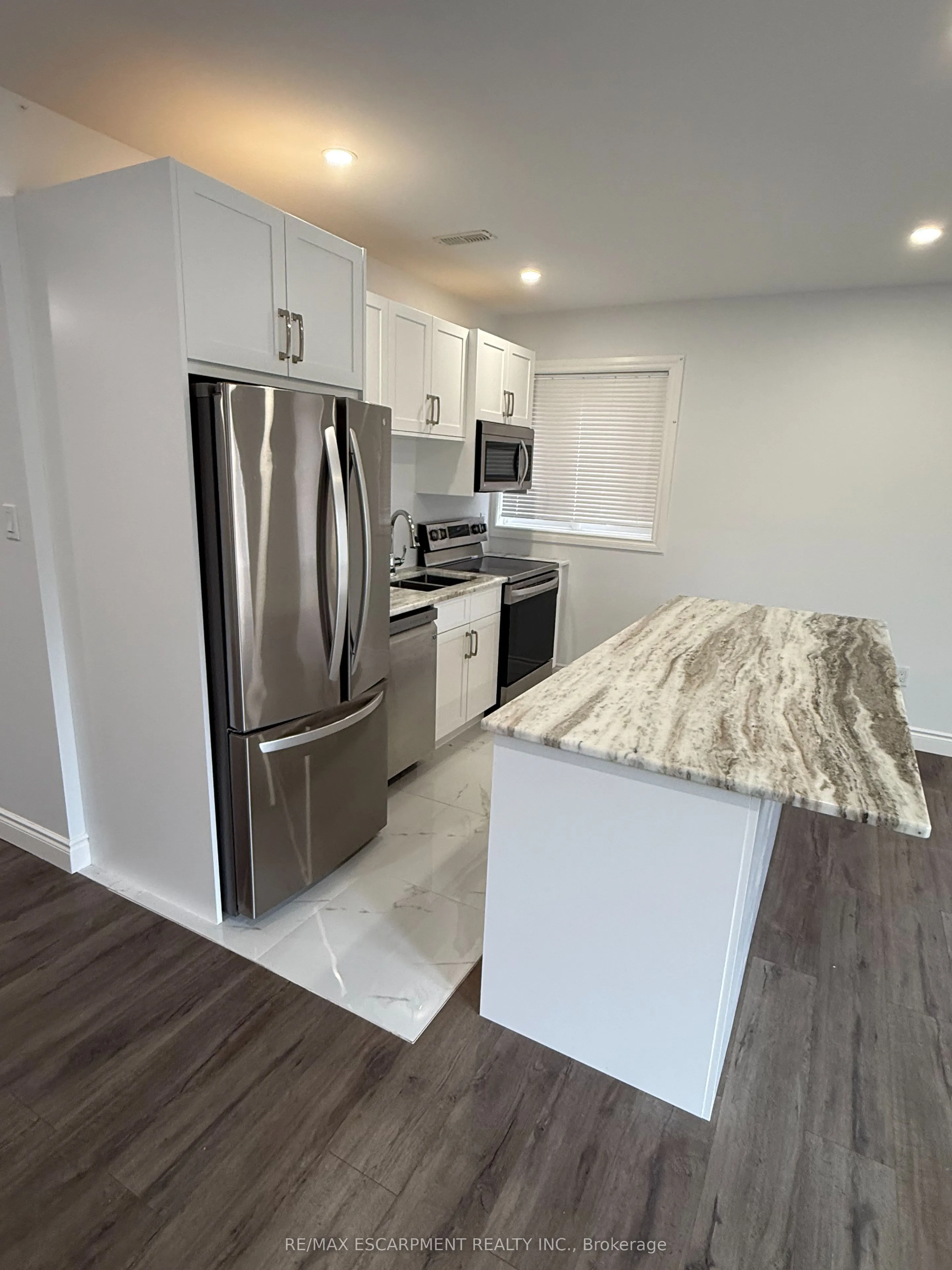 27 DEERFIELD Lane #LOWER