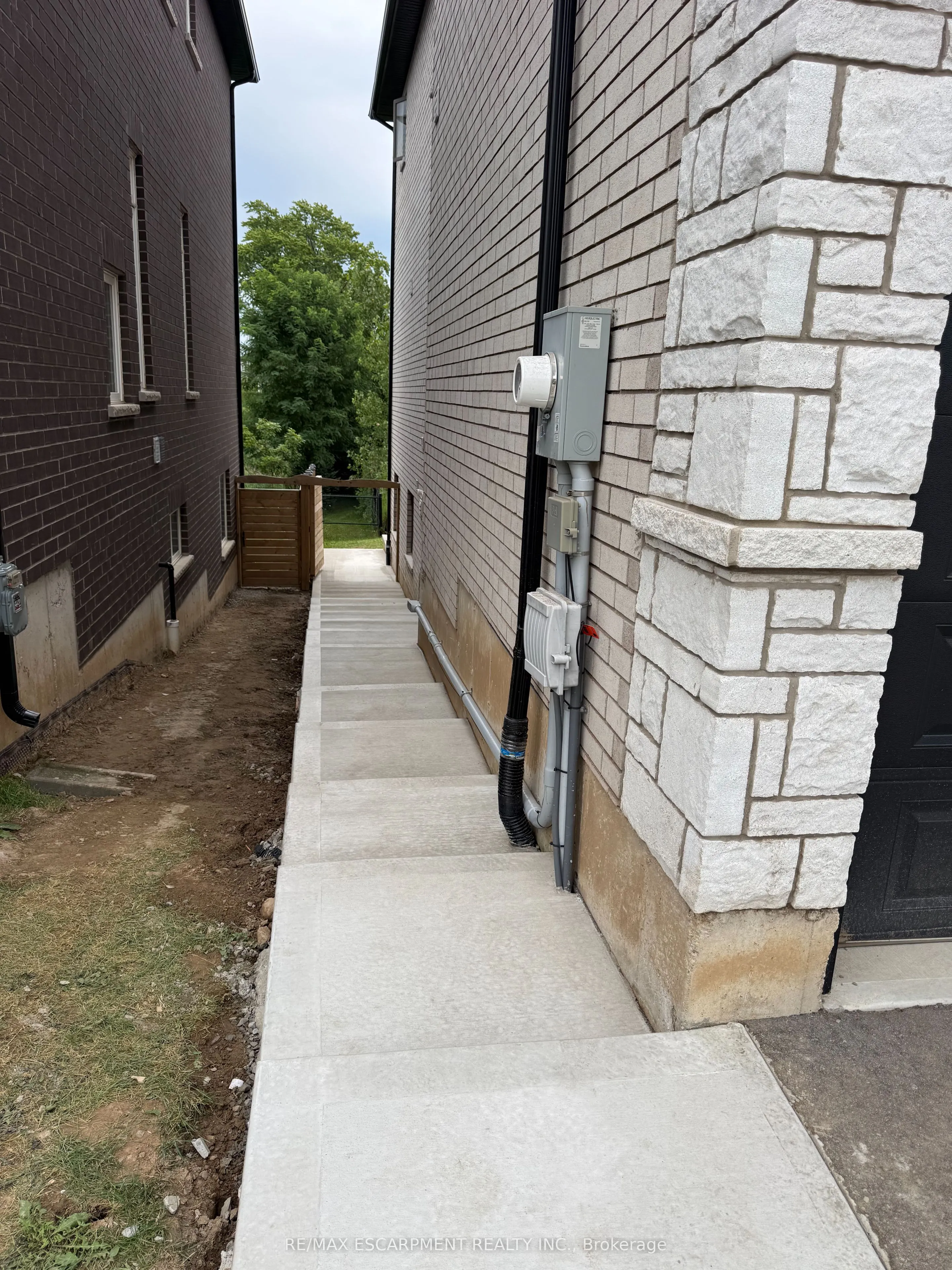 27 DEERFIELD Lane #LOWER