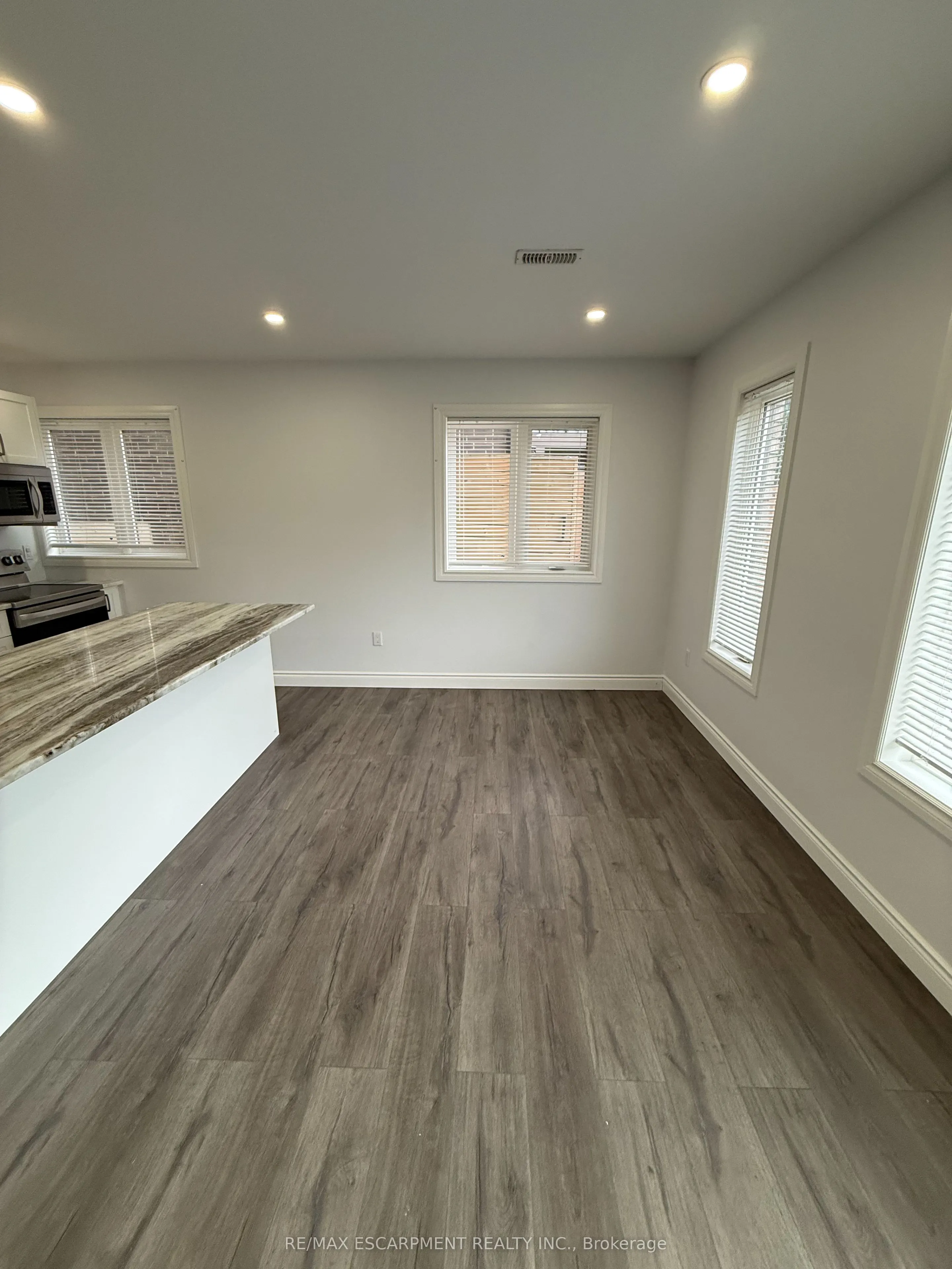 27 DEERFIELD Lane #LOWER