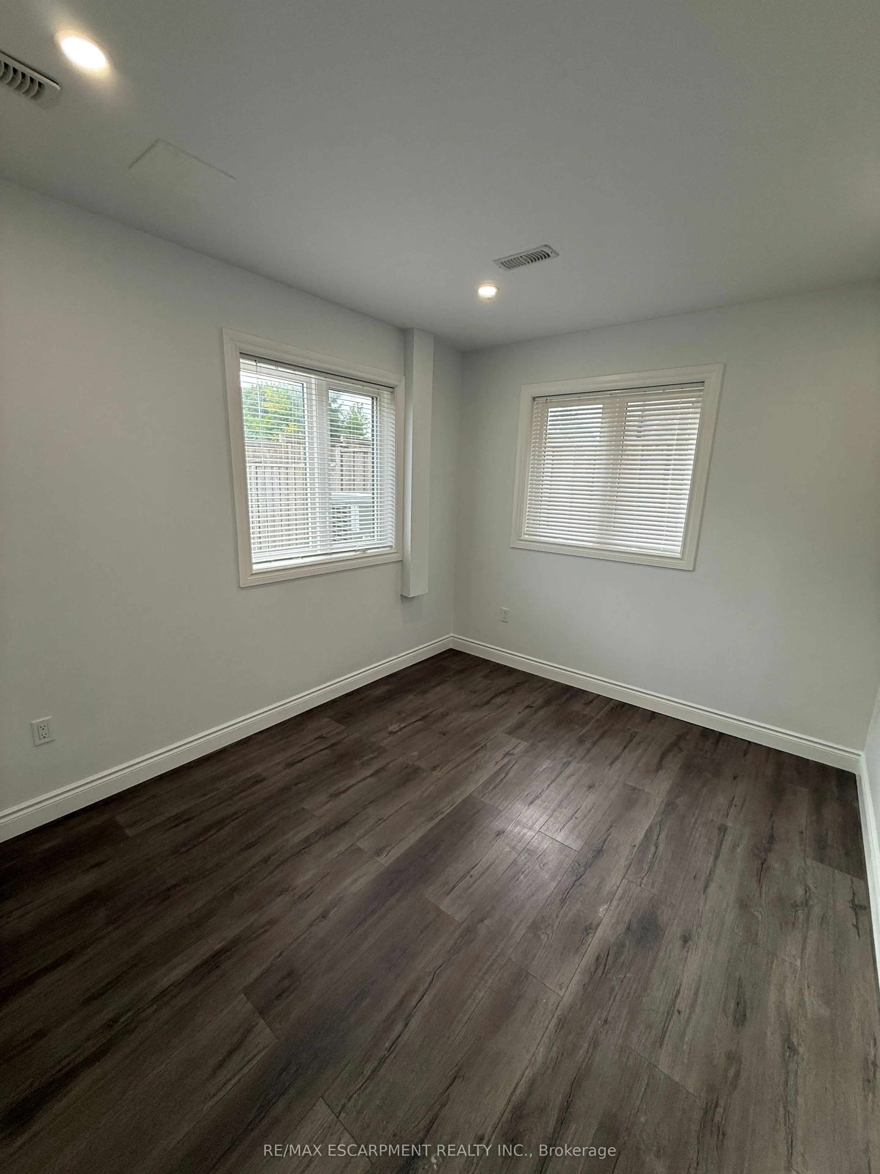 27 DEERFIELD Lane #LOWER