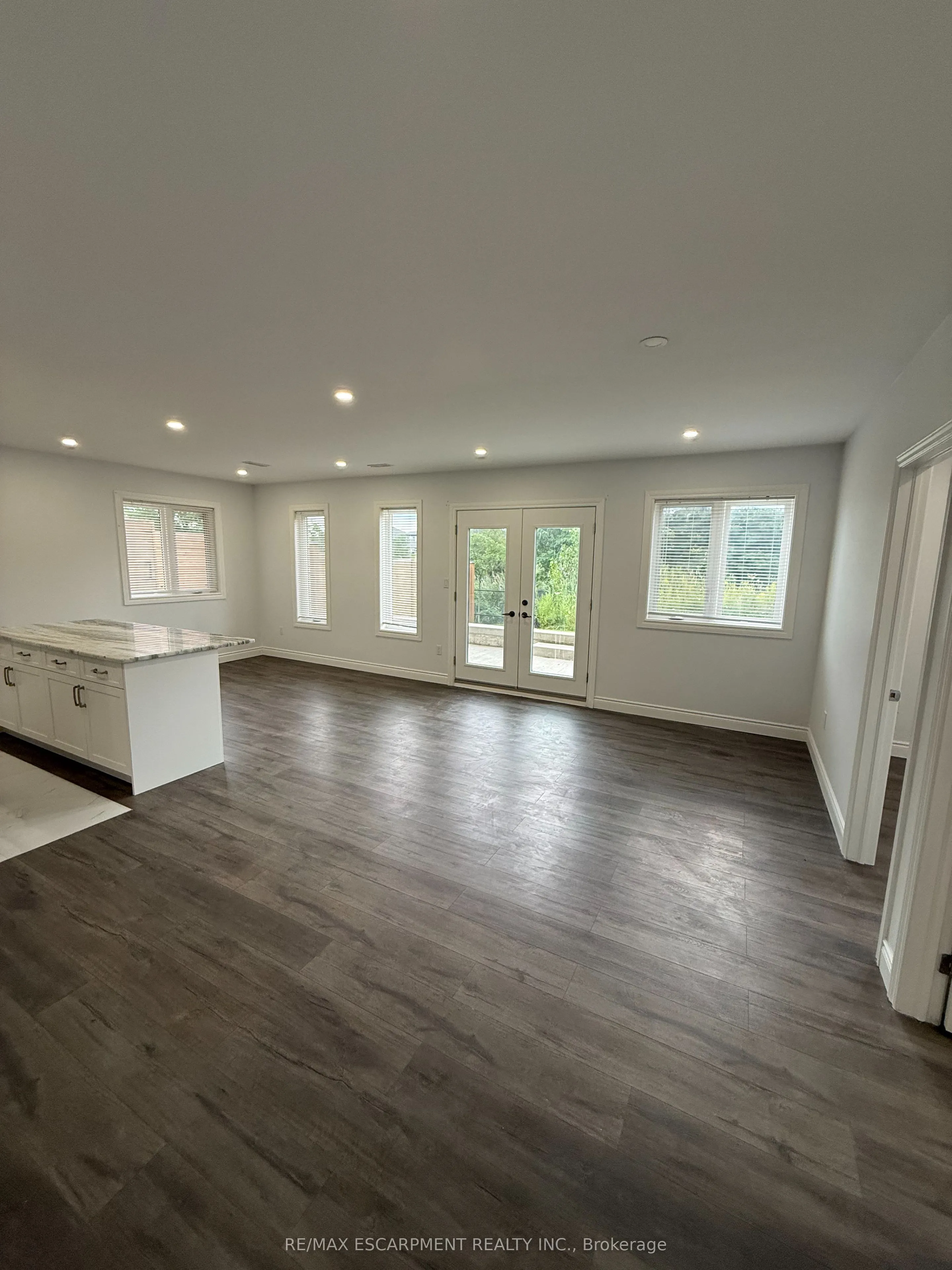 27 DEERFIELD Lane #LOWER