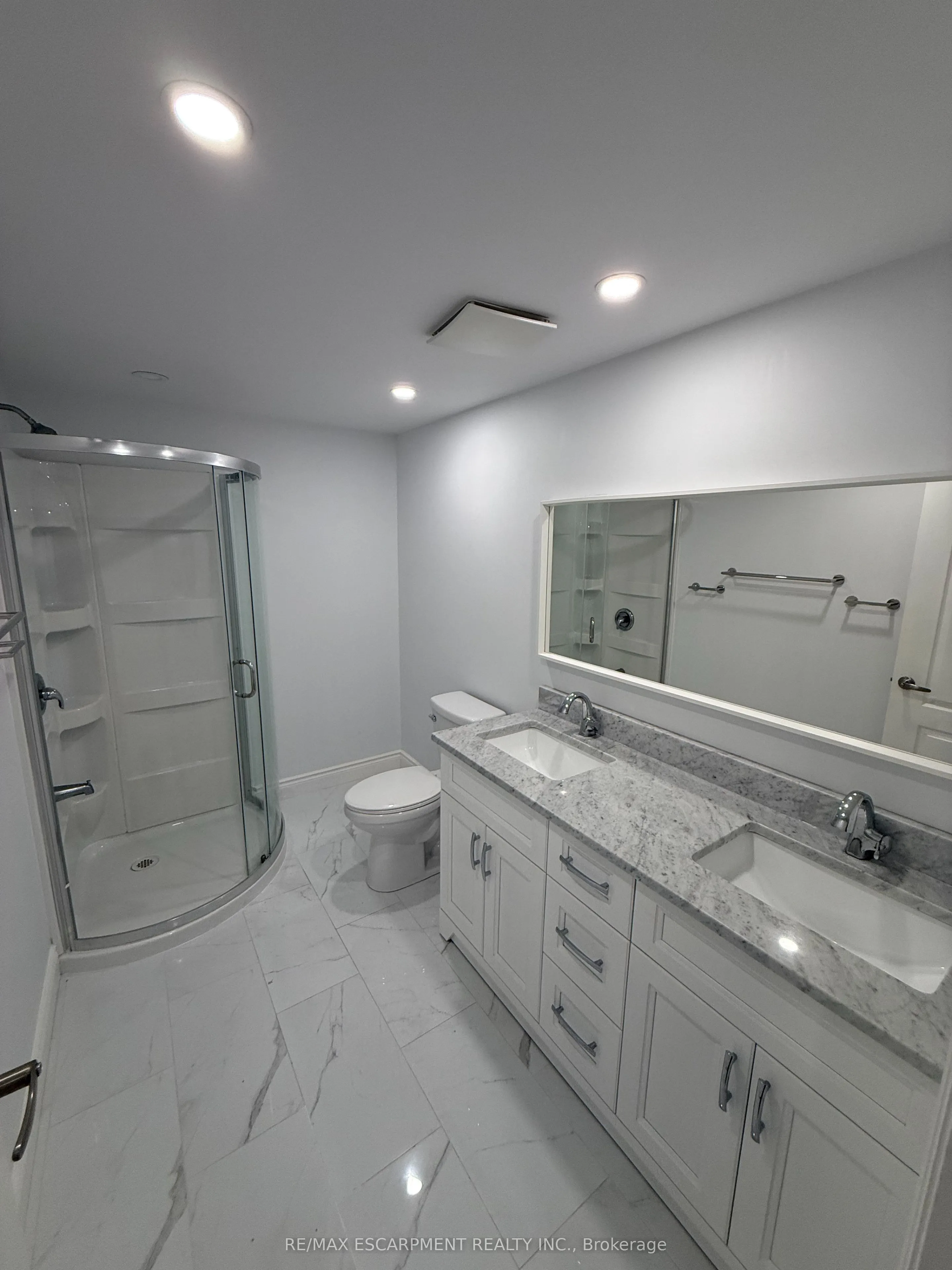 27 DEERFIELD Lane #LOWER