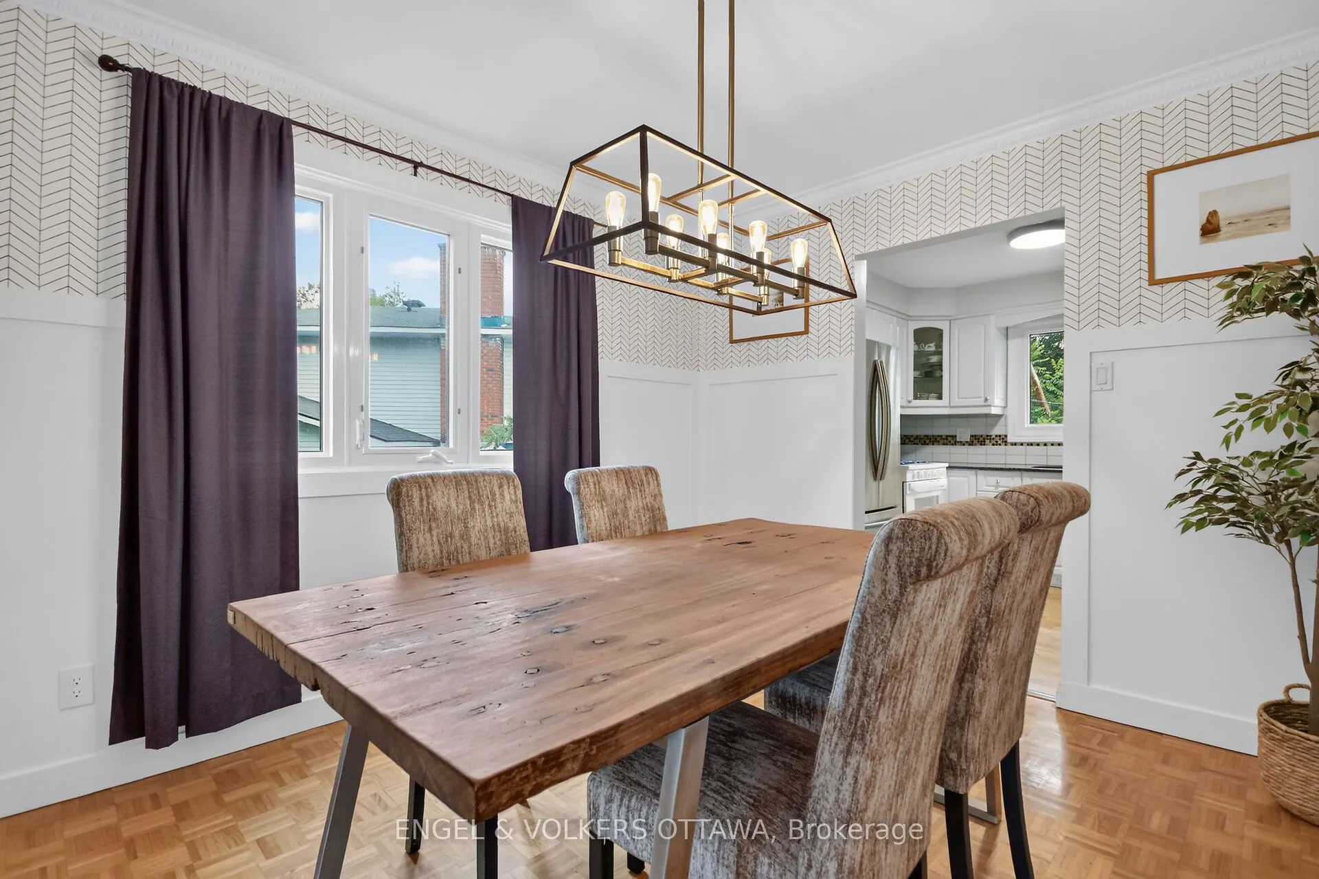 21 Stroughton Crescent