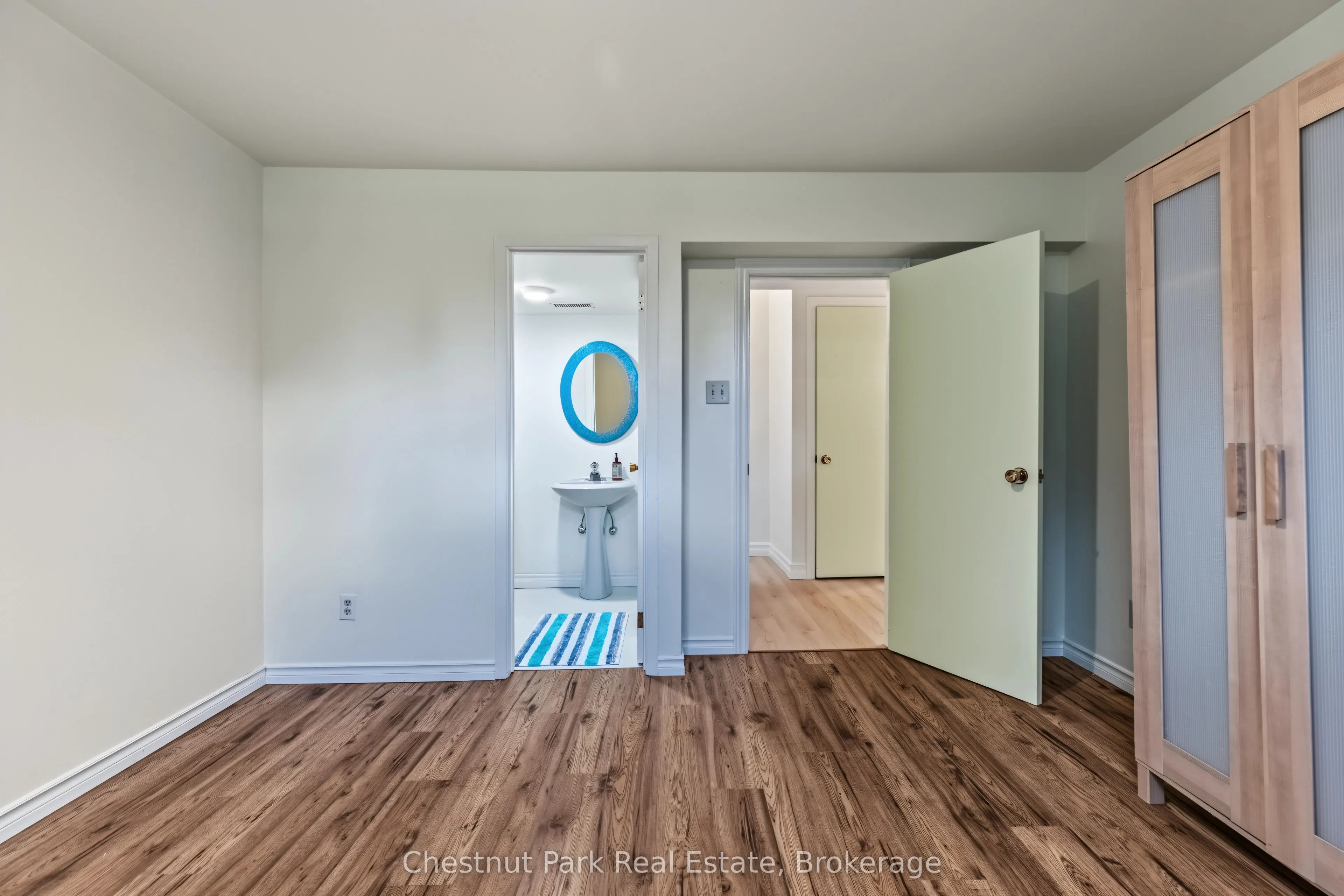 280 8th Avenue E