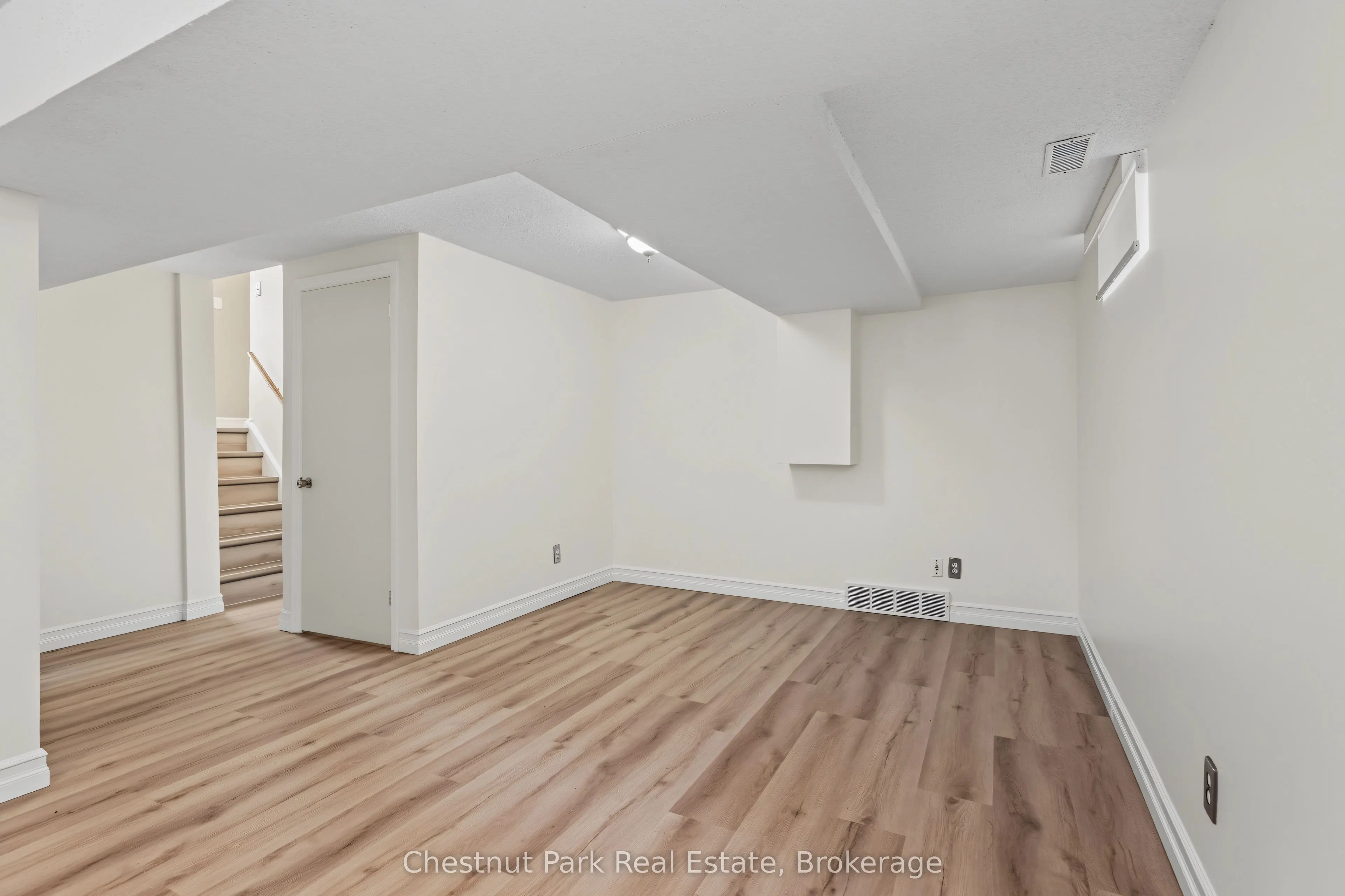 280 8th Avenue E