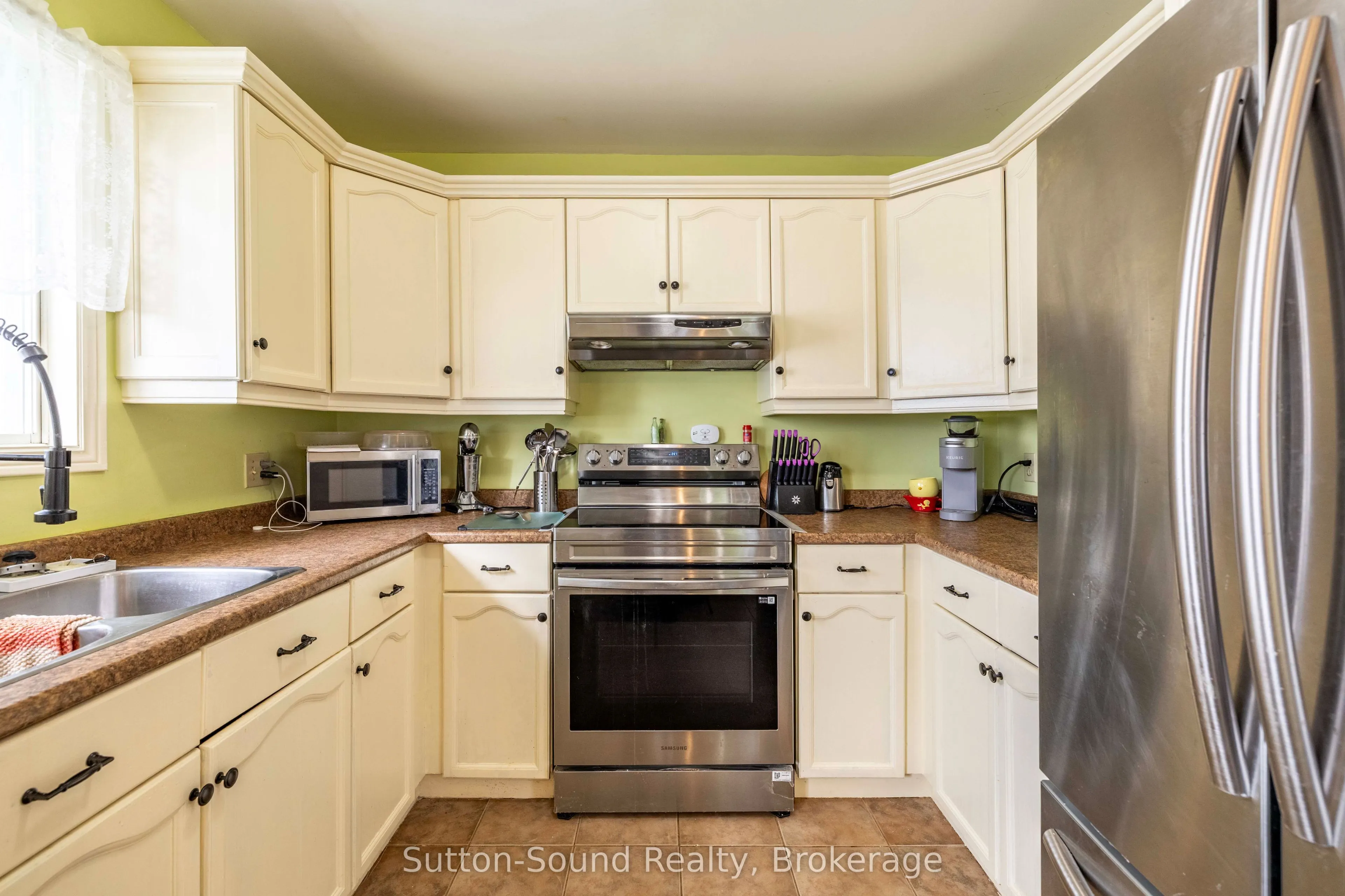 872 26th Street E