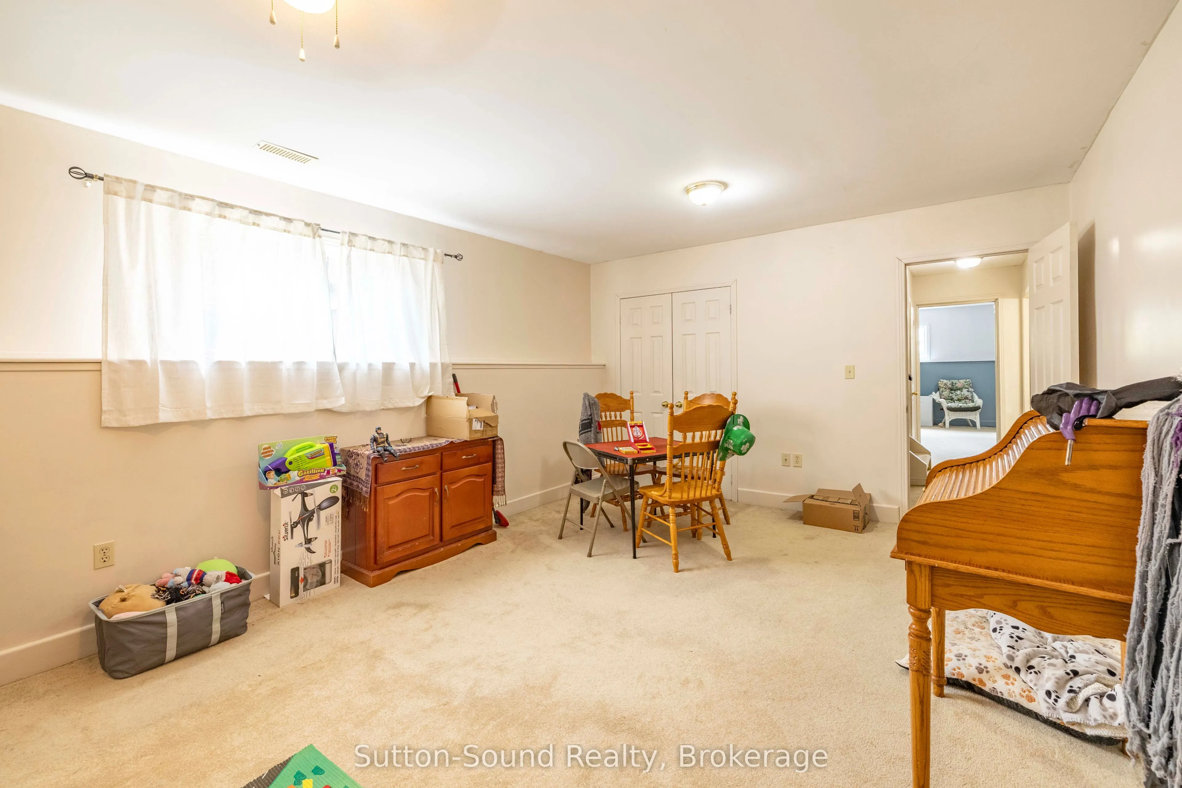 872 26th Street E
