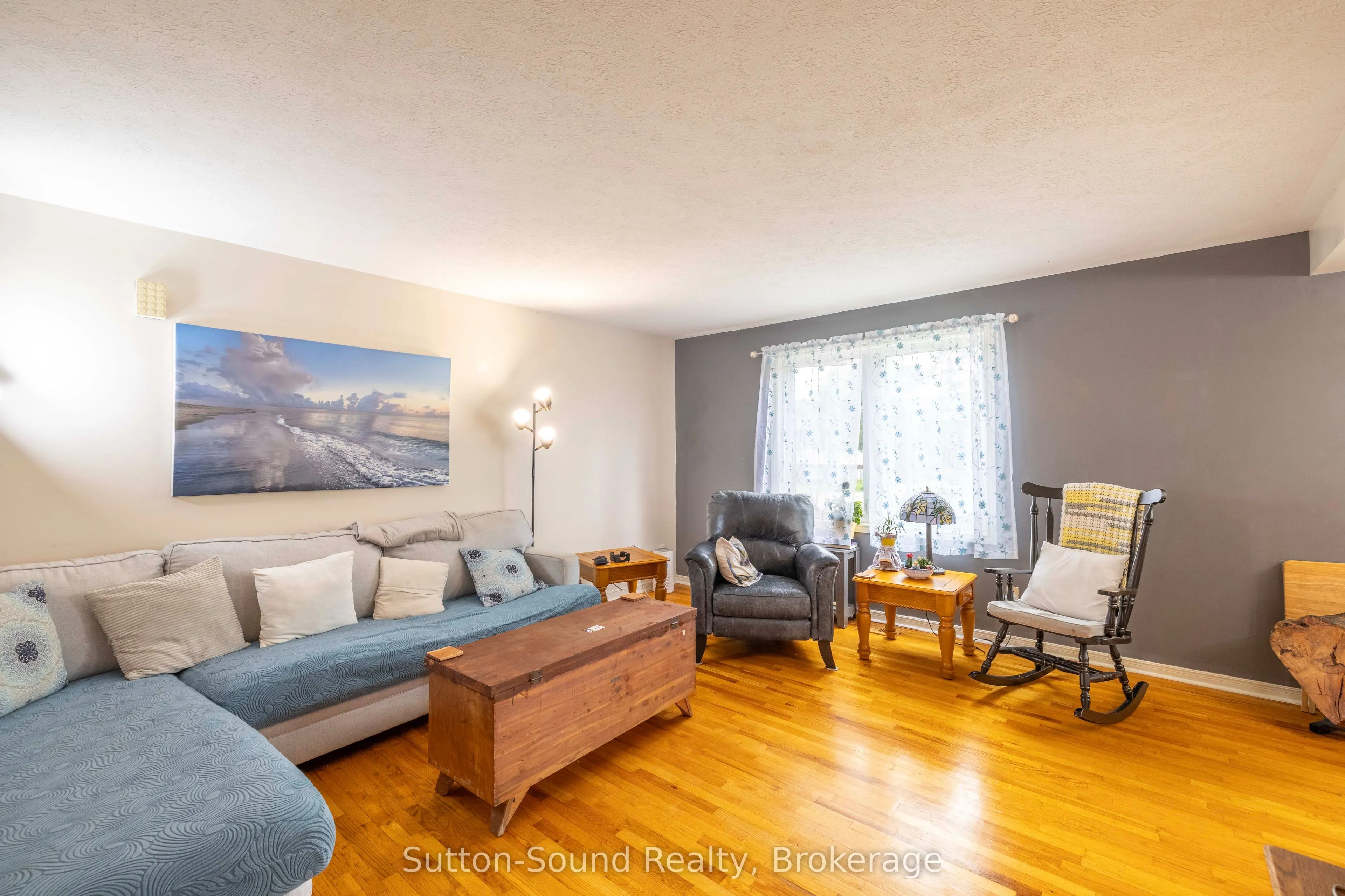 872 26th Street E