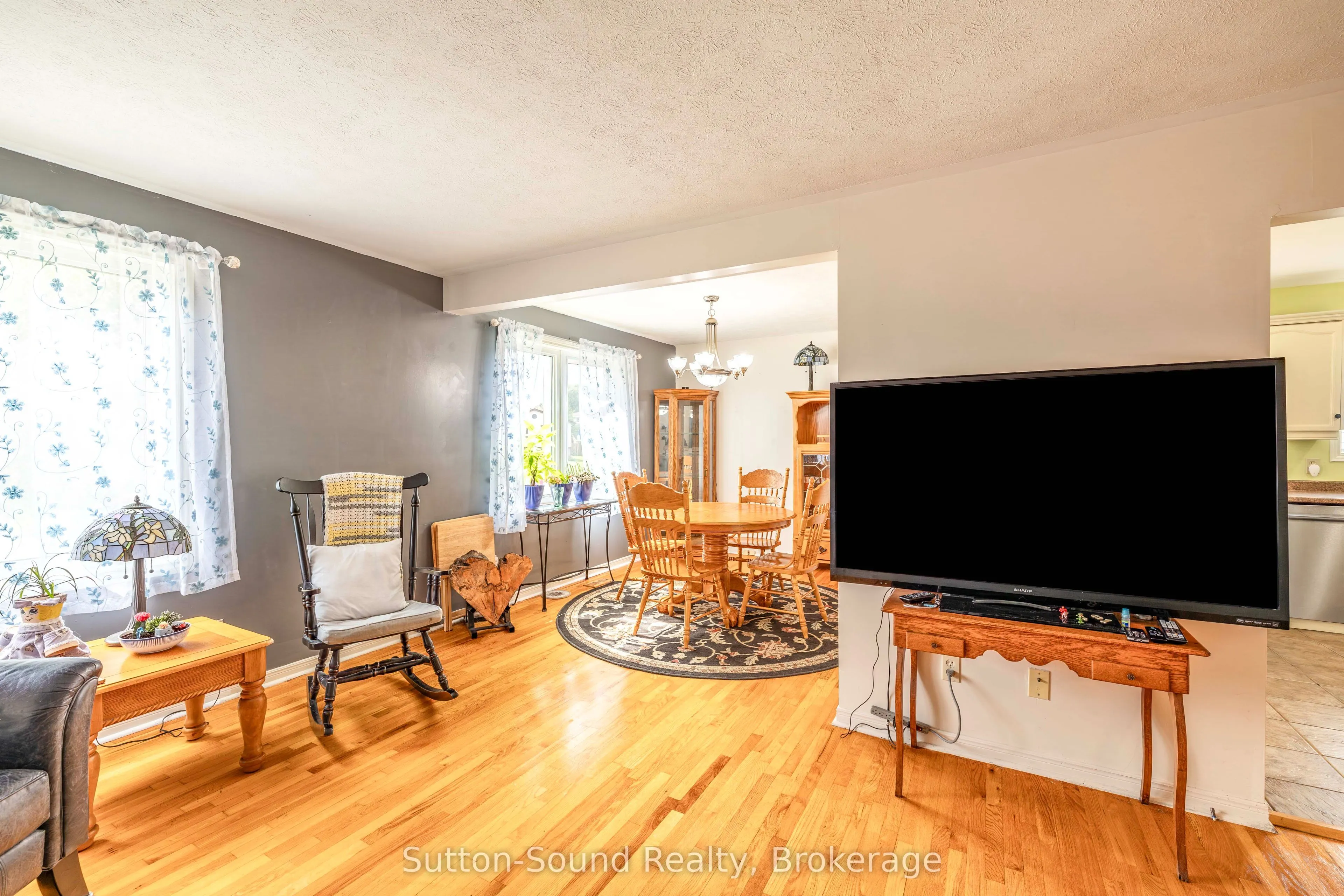 872 26th Street E