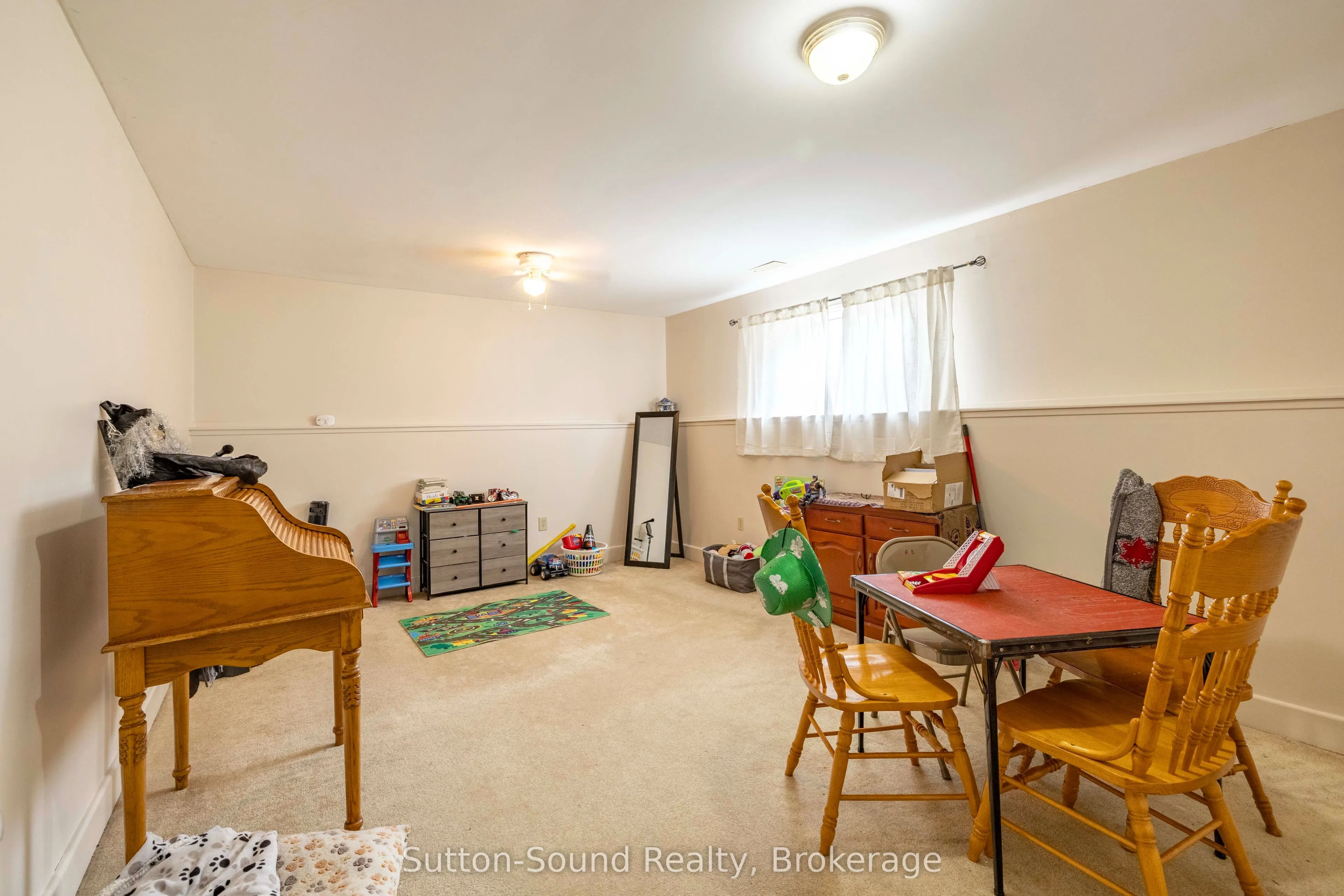 872 26th Street E