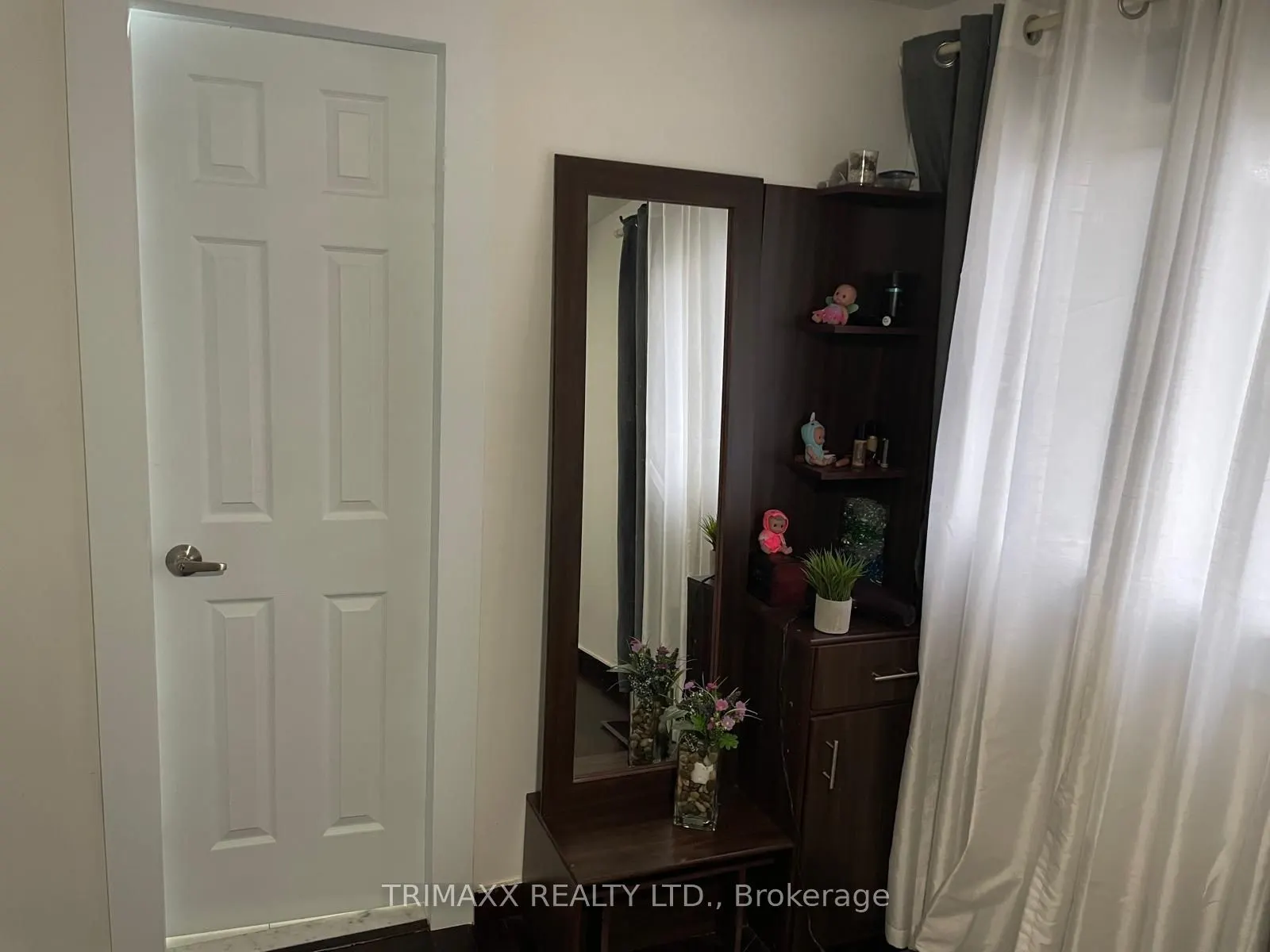 1086 CANFIELD Crescent