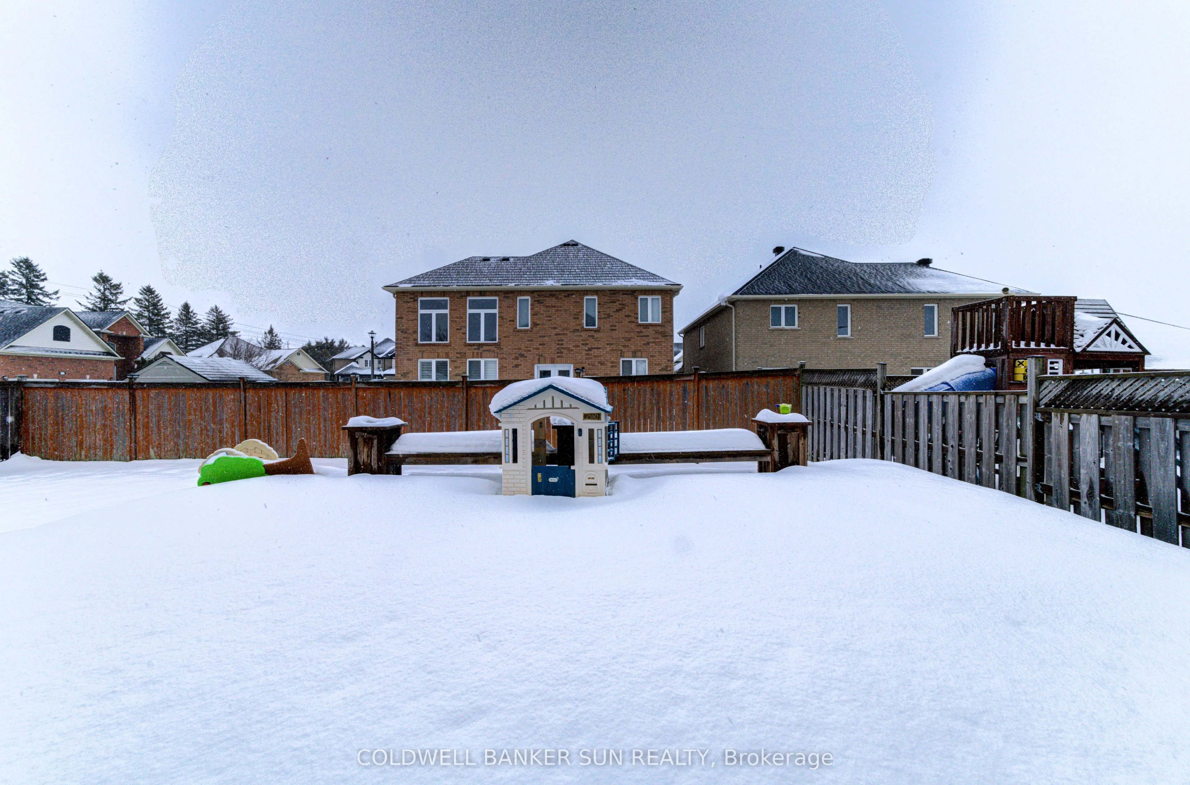 33 Ellis Crescent