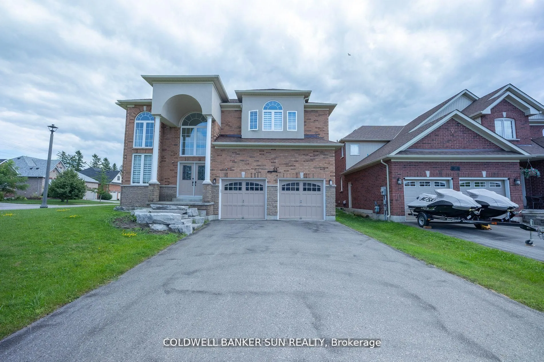 33 Ellis Crescent